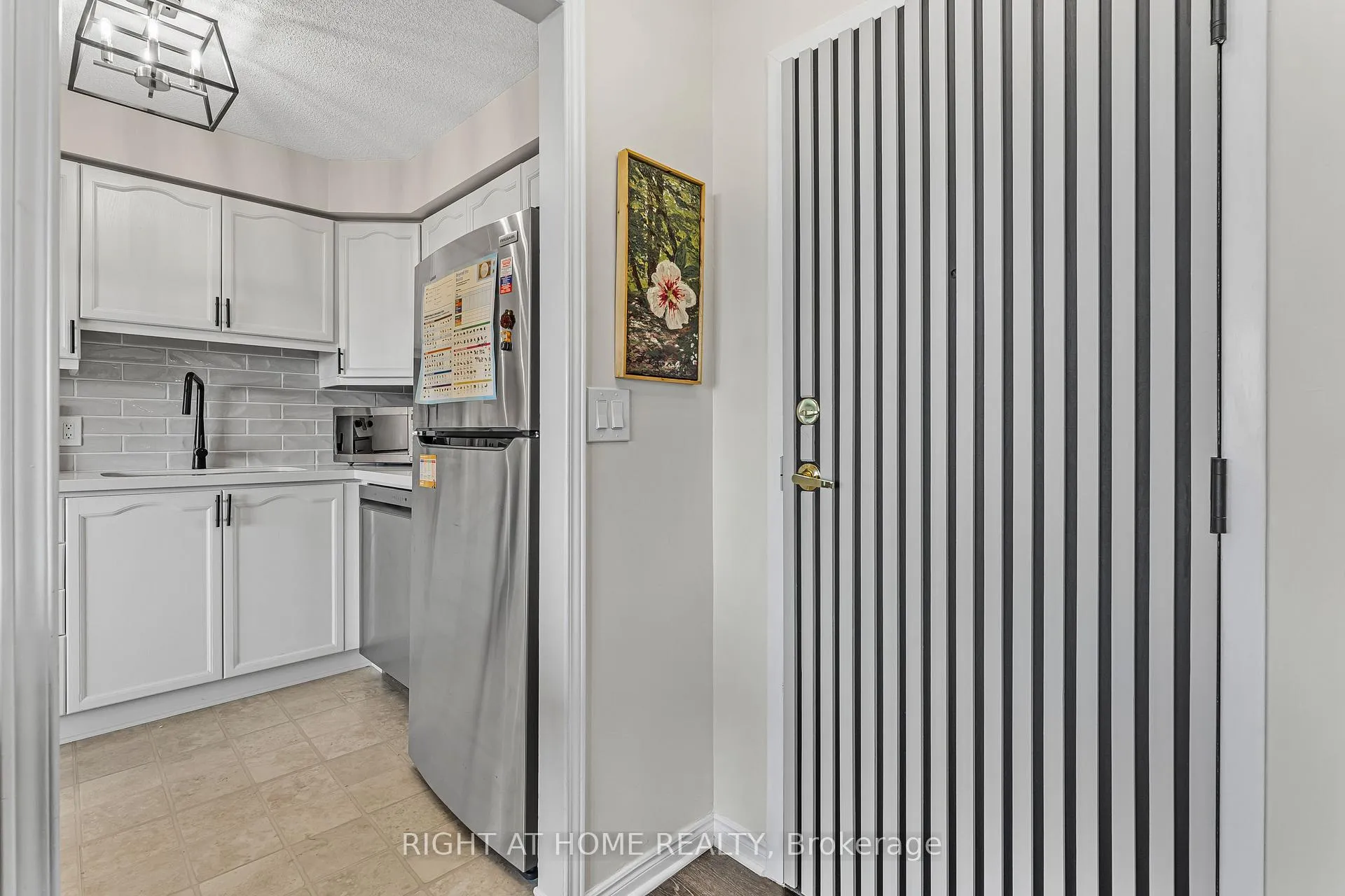 Photo 9 of Unit 707, 81 Scott Street, St. Catharines, Lakeport — HOMEH