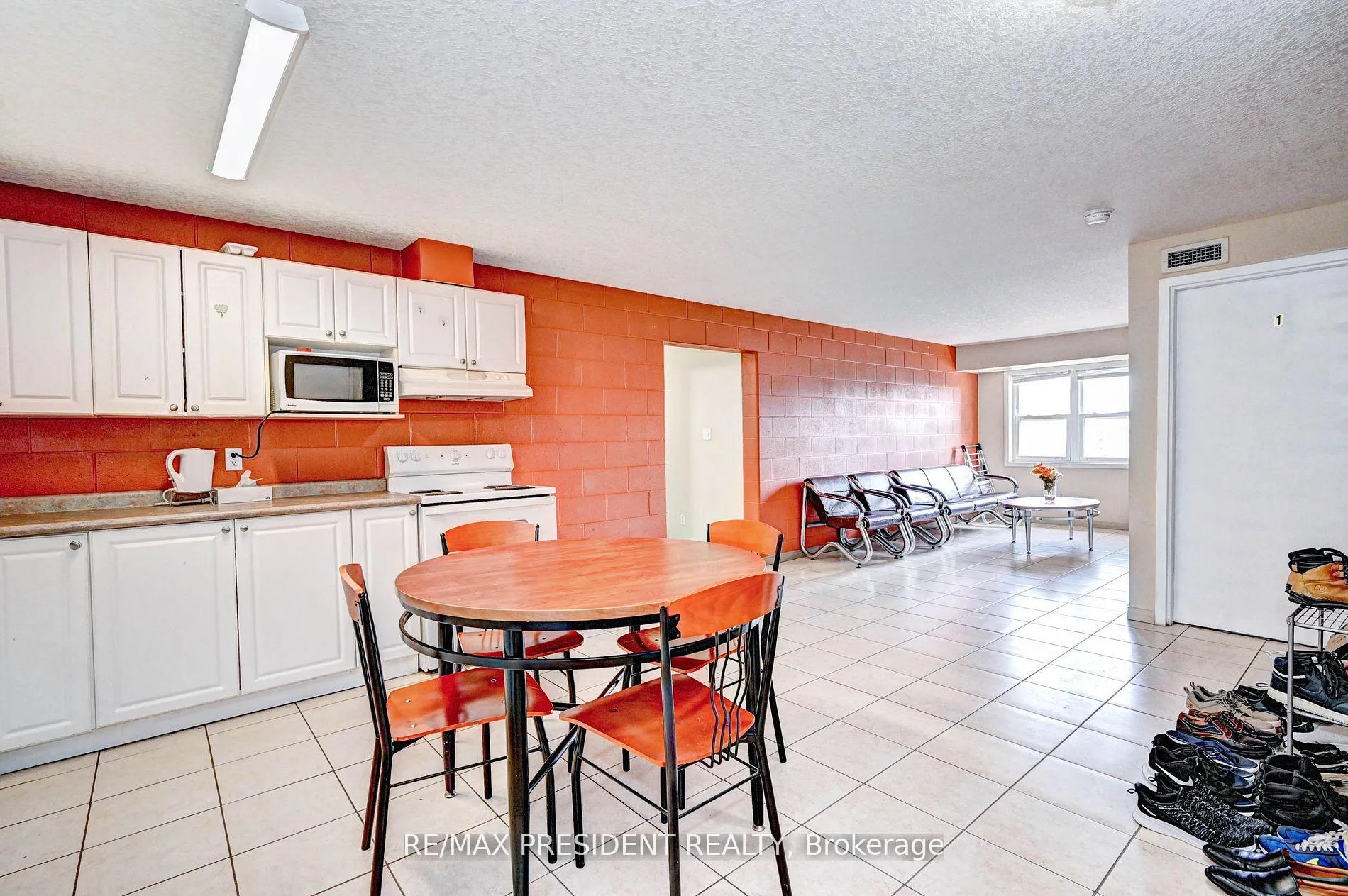 Photo 7 of Unit 504, 261 Lester Street, Waterloo, Beechwood/University — HOMEH
