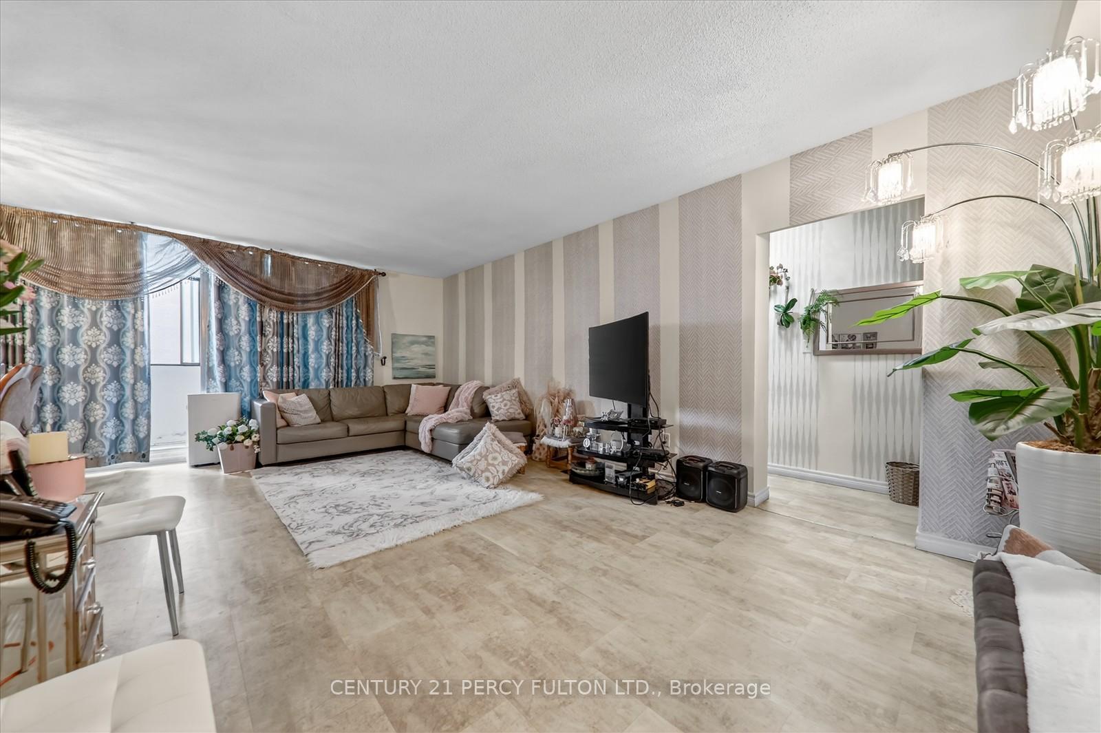 Photo 10 of Unit 605, 1 Massey Square, Toronto, Crescent Town — HOMEH
