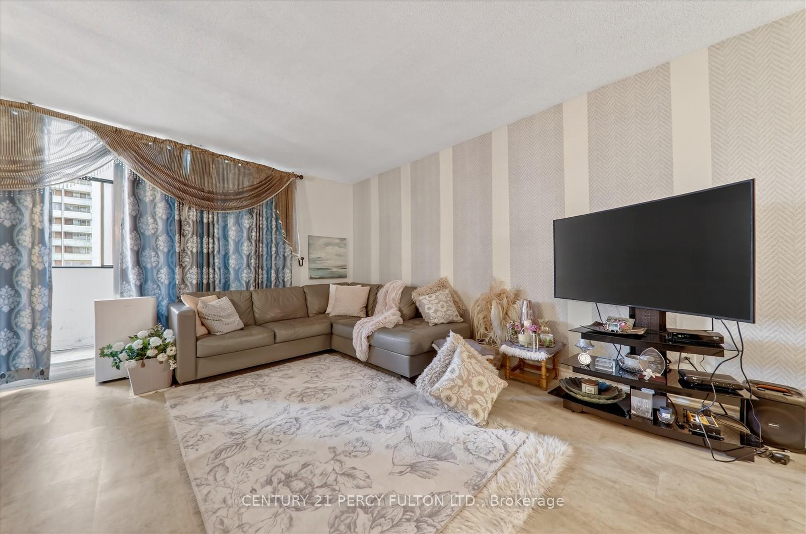 Photo 13 of Unit 605, 1 Massey Square, Toronto, Crescent Town — HOMEH
