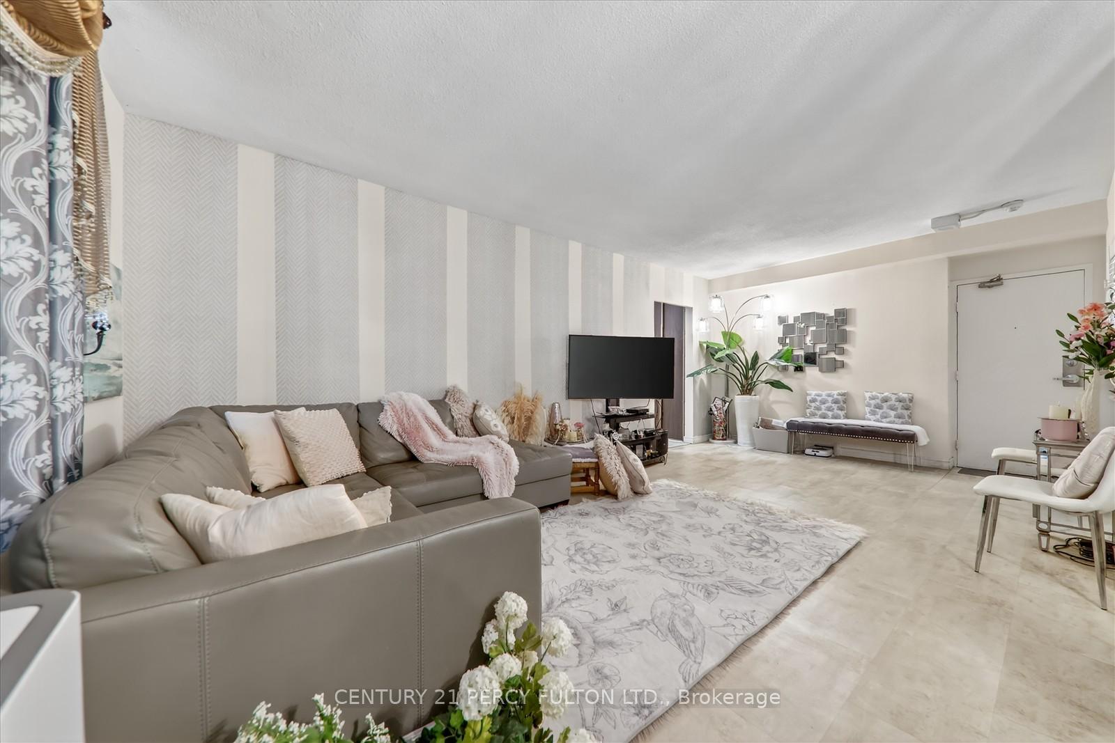 Photo 14 of Unit 605, 1 Massey Square, Toronto, Crescent Town — HOMEH