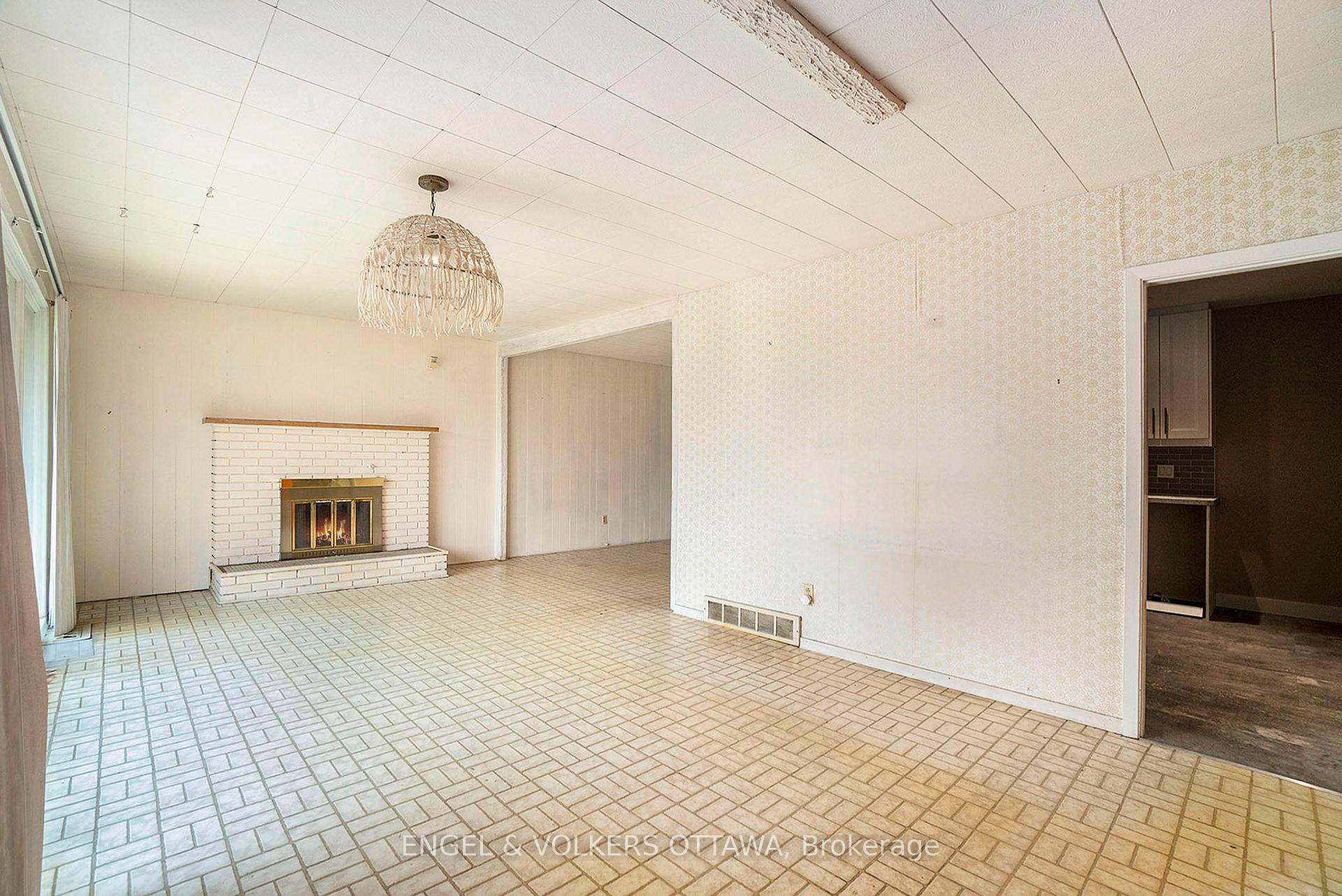 Photo 5 of 21 Hillview Road, Ottawa, Lakeview Park — HOMEH