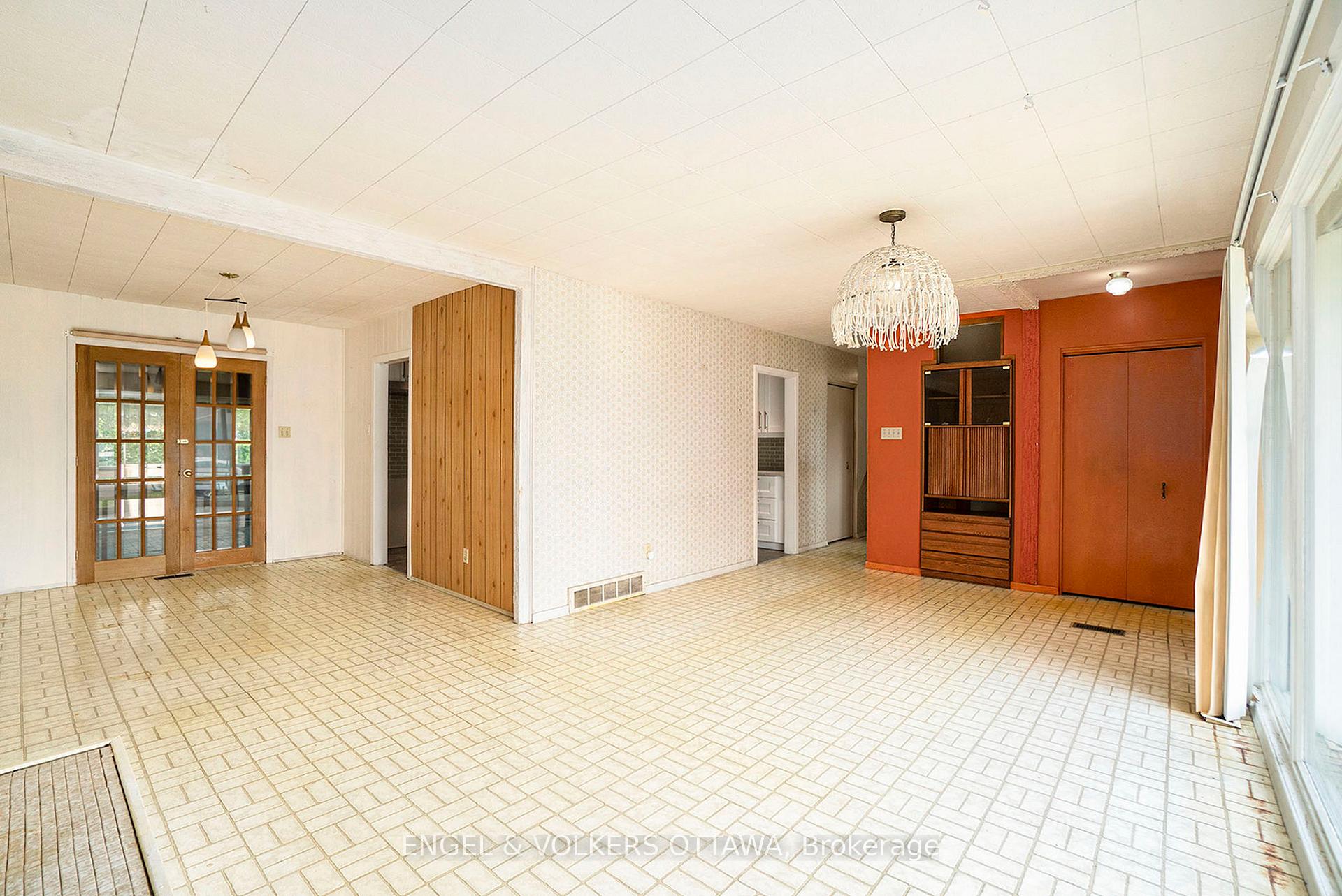 Photo 6 of 21 Hillview Road, Ottawa, Lakeview Park — HOMEH