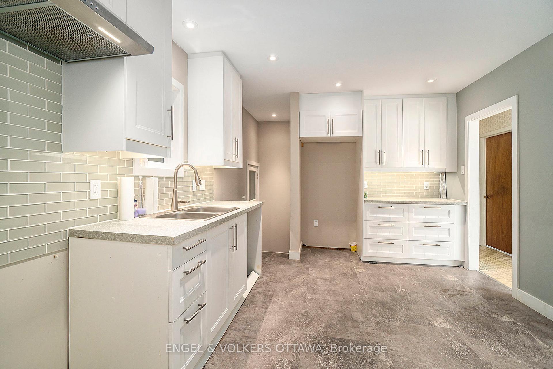 Photo 9 of 21 Hillview Road, Ottawa, Lakeview Park — HOMEH