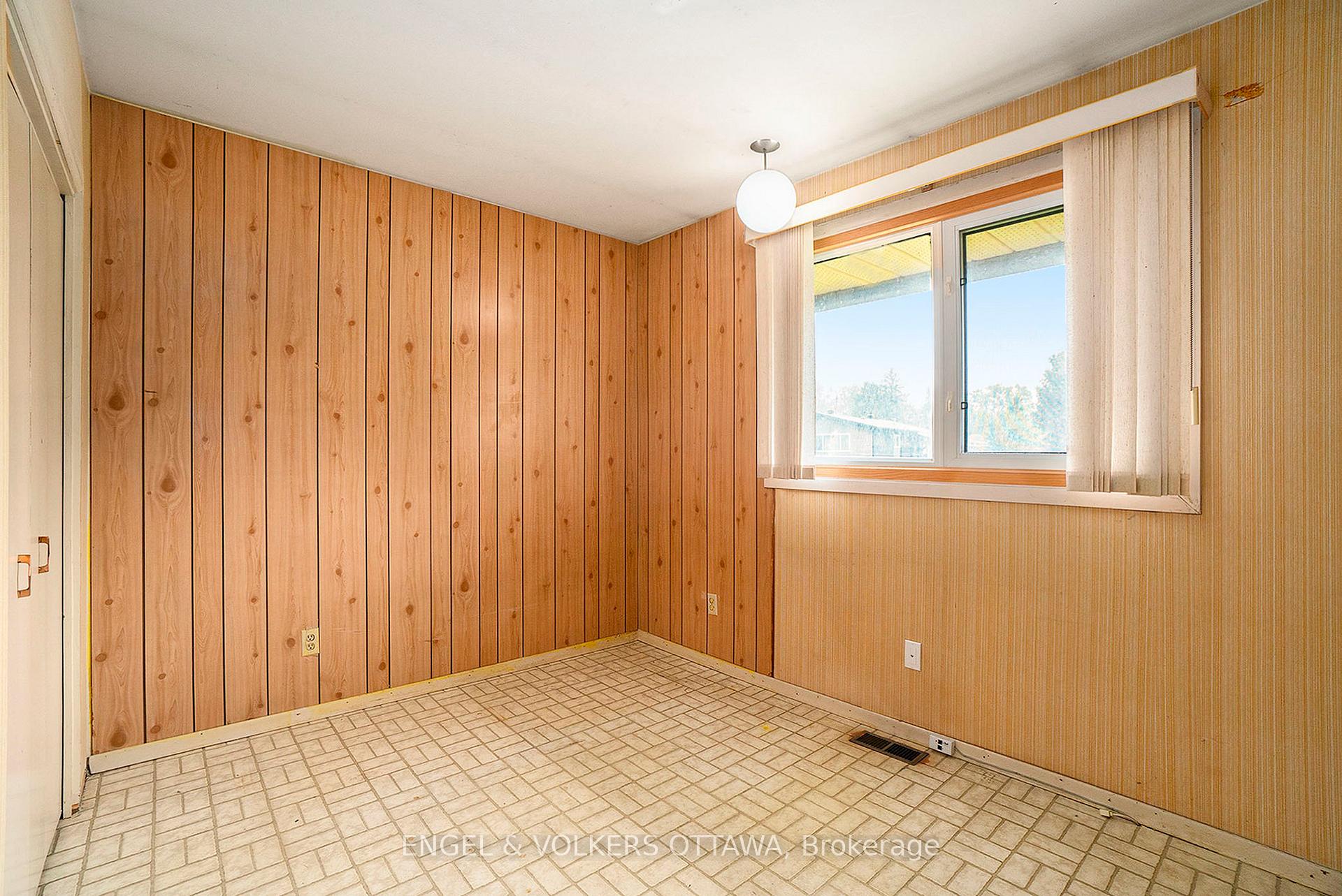 Photo 11 of 21 Hillview Road, Ottawa, Lakeview Park — HOMEH