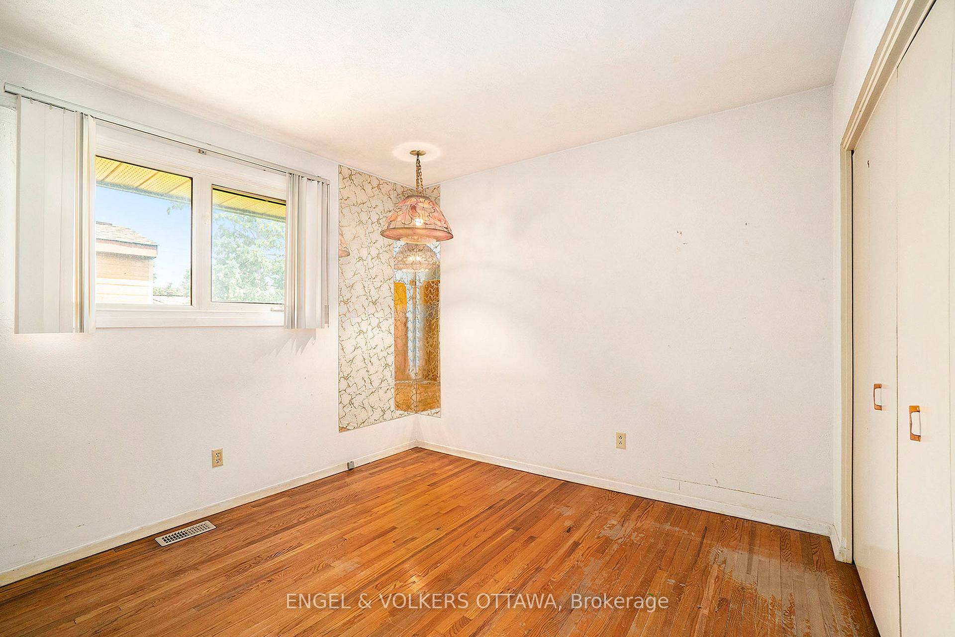 Photo 12 of 21 Hillview Road, Ottawa, Lakeview Park — HOMEH