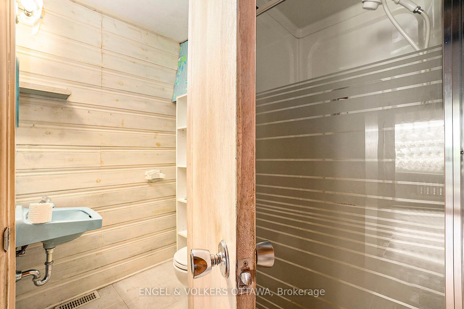 Photo 13 of 21 Hillview Road, Ottawa, Lakeview Park — HOMEH
