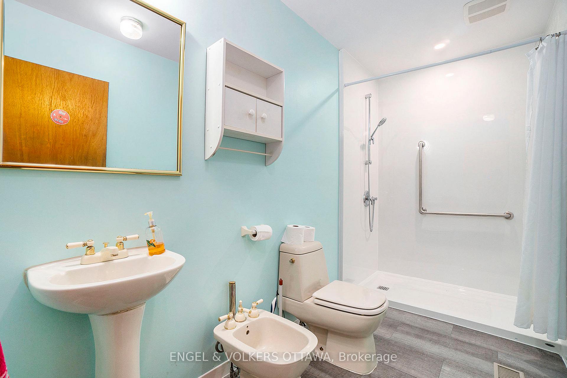 Photo 14 of 21 Hillview Road, Ottawa, Lakeview Park — HOMEH