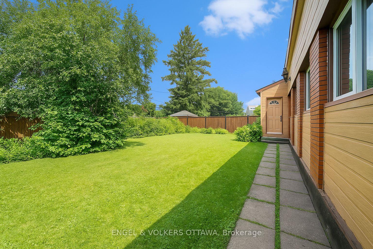 Photo 19 of 21 Hillview Road, Ottawa, Lakeview Park — HOMEH