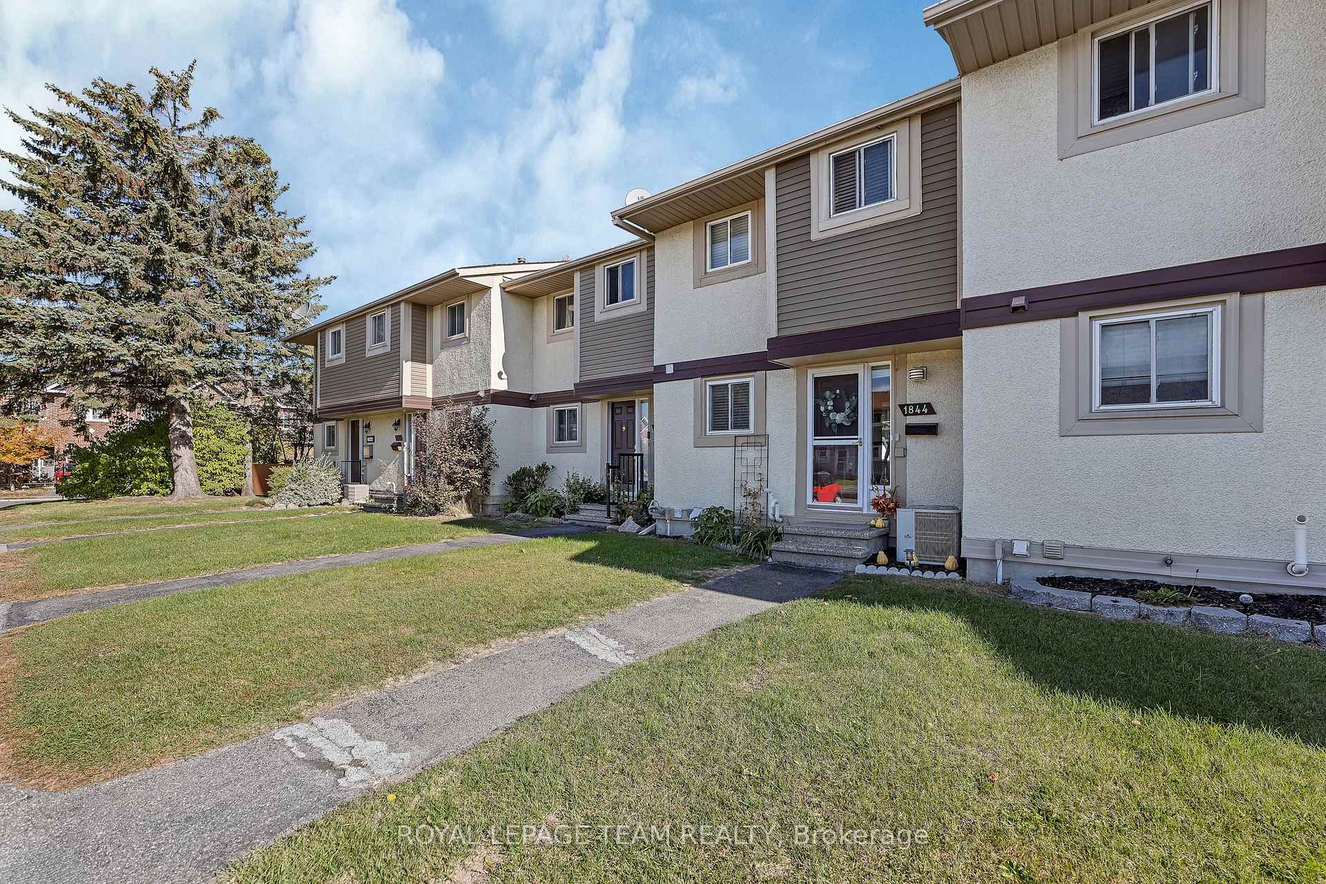 Photo 1 of 1844 Stonehenge Crescent, Ottawa, Pineview — HOMEH