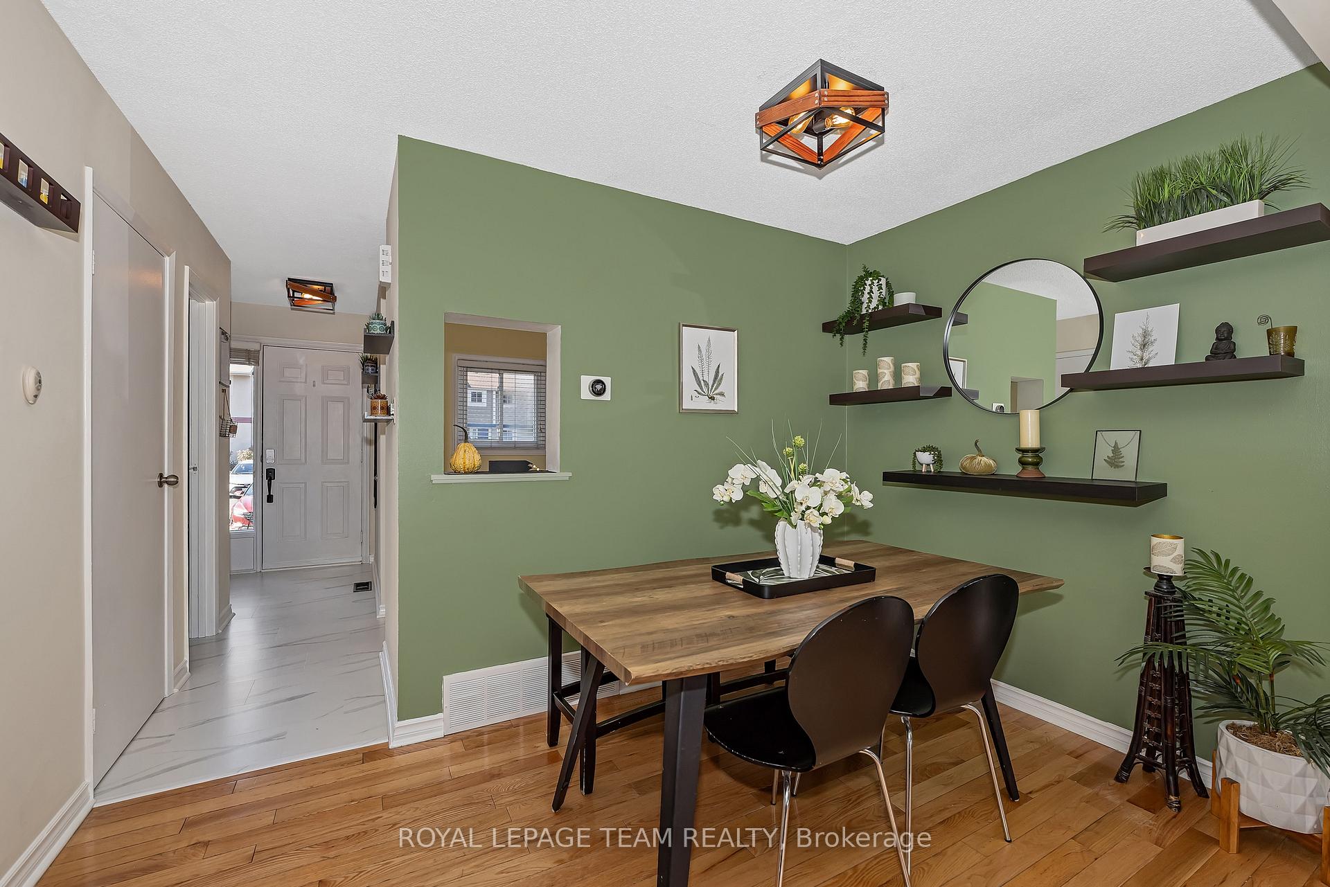 Photo 5 of 1844 Stonehenge Crescent, Ottawa, Pineview — HOMEH