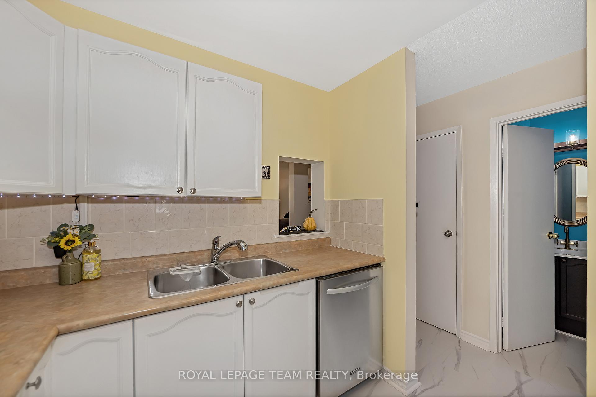 Photo 8 of 1844 Stonehenge Crescent, Ottawa, Pineview — HOMEH