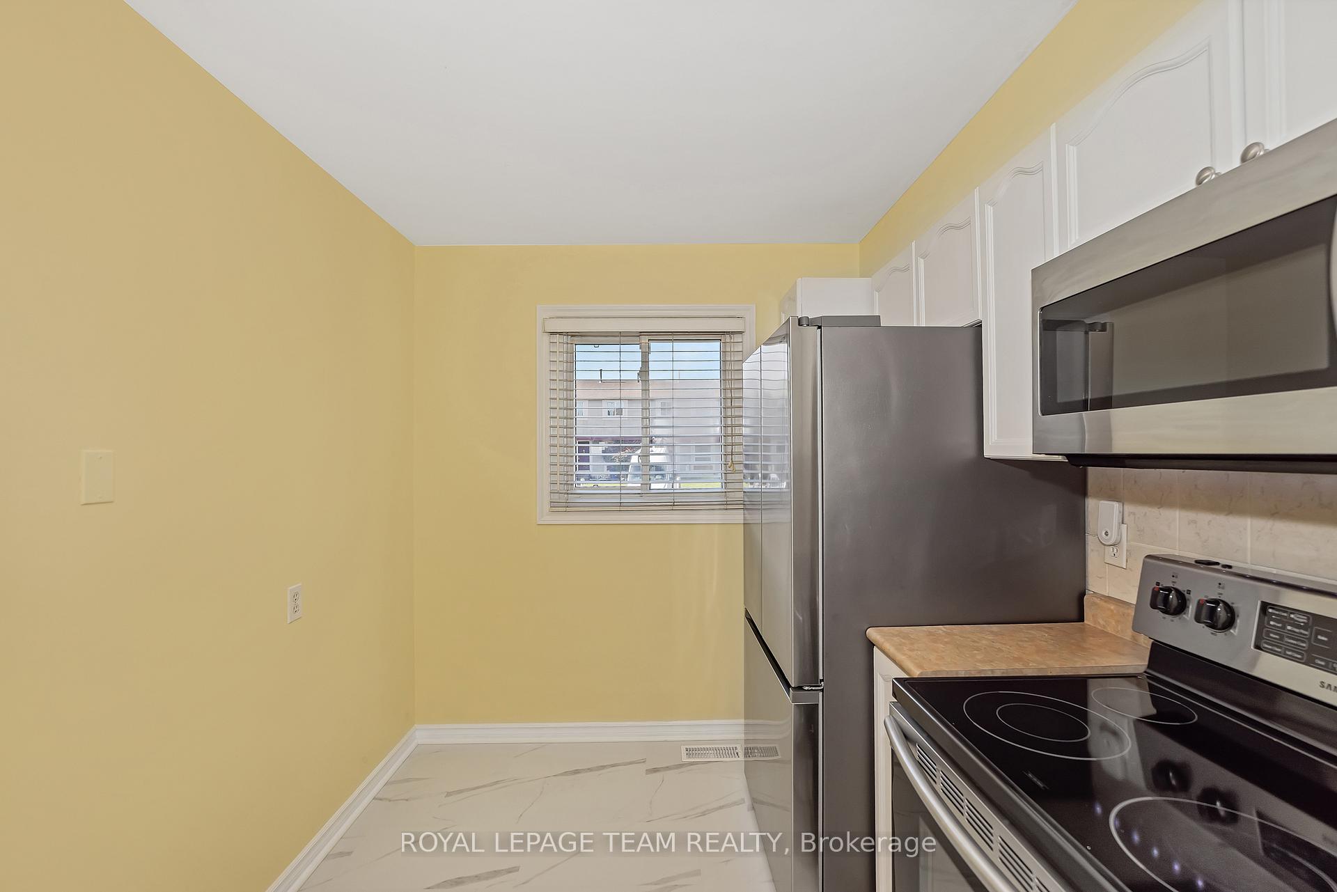 Photo 4 of 1844 Stonehenge Crescent, Ottawa, Pineview — HOMEH
