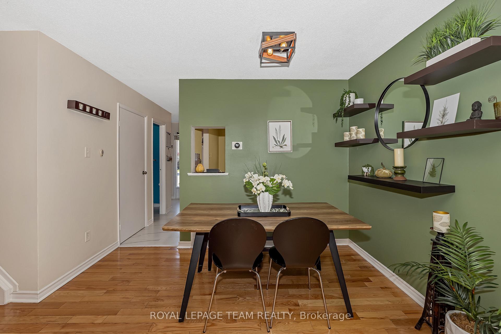Photo 11 of 1844 Stonehenge Crescent, Ottawa, Pineview — HOMEH