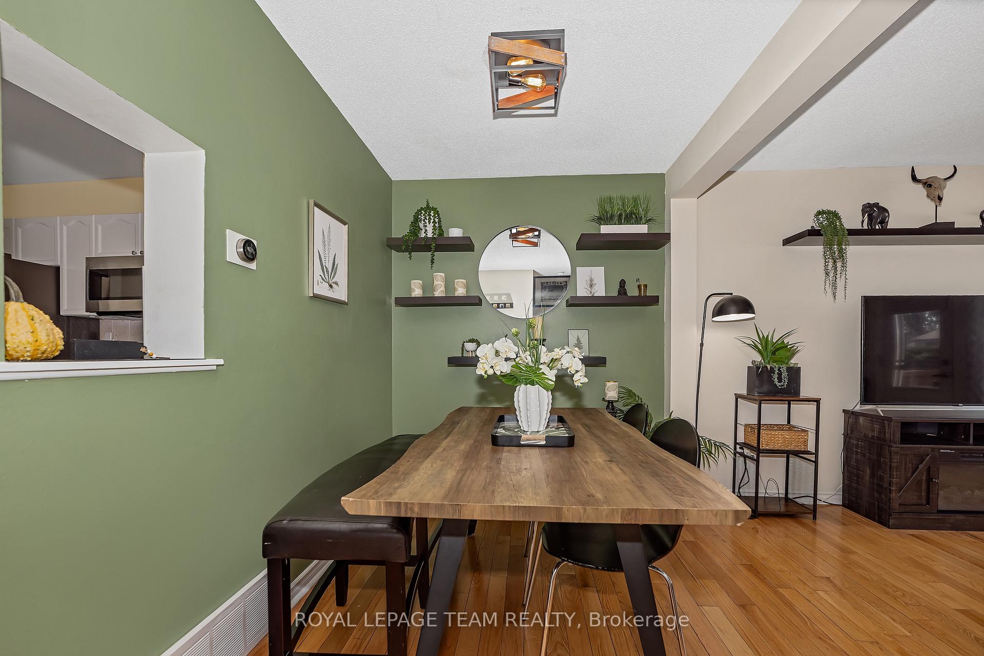 Photo 10 of 1844 Stonehenge Crescent, Ottawa, Pineview — HOMEH