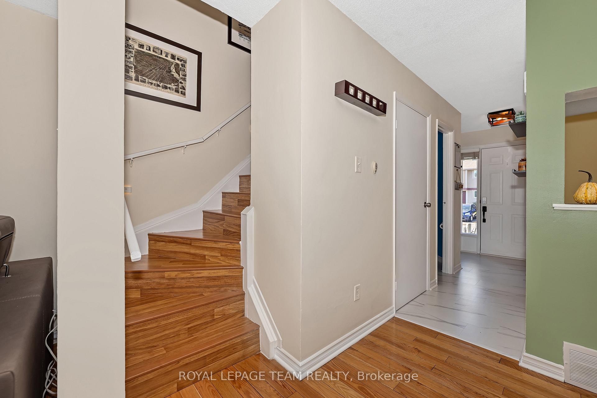 Photo 18 of 1844 Stonehenge Crescent, Ottawa, Pineview — HOMEH