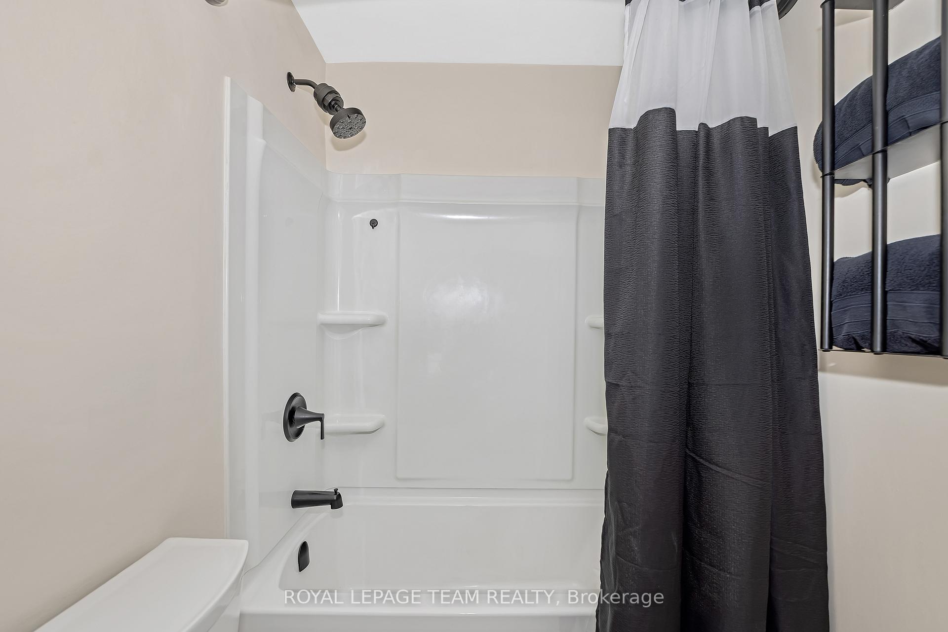 Photo 26 of 1844 Stonehenge Crescent, Ottawa, Pineview — HOMEH