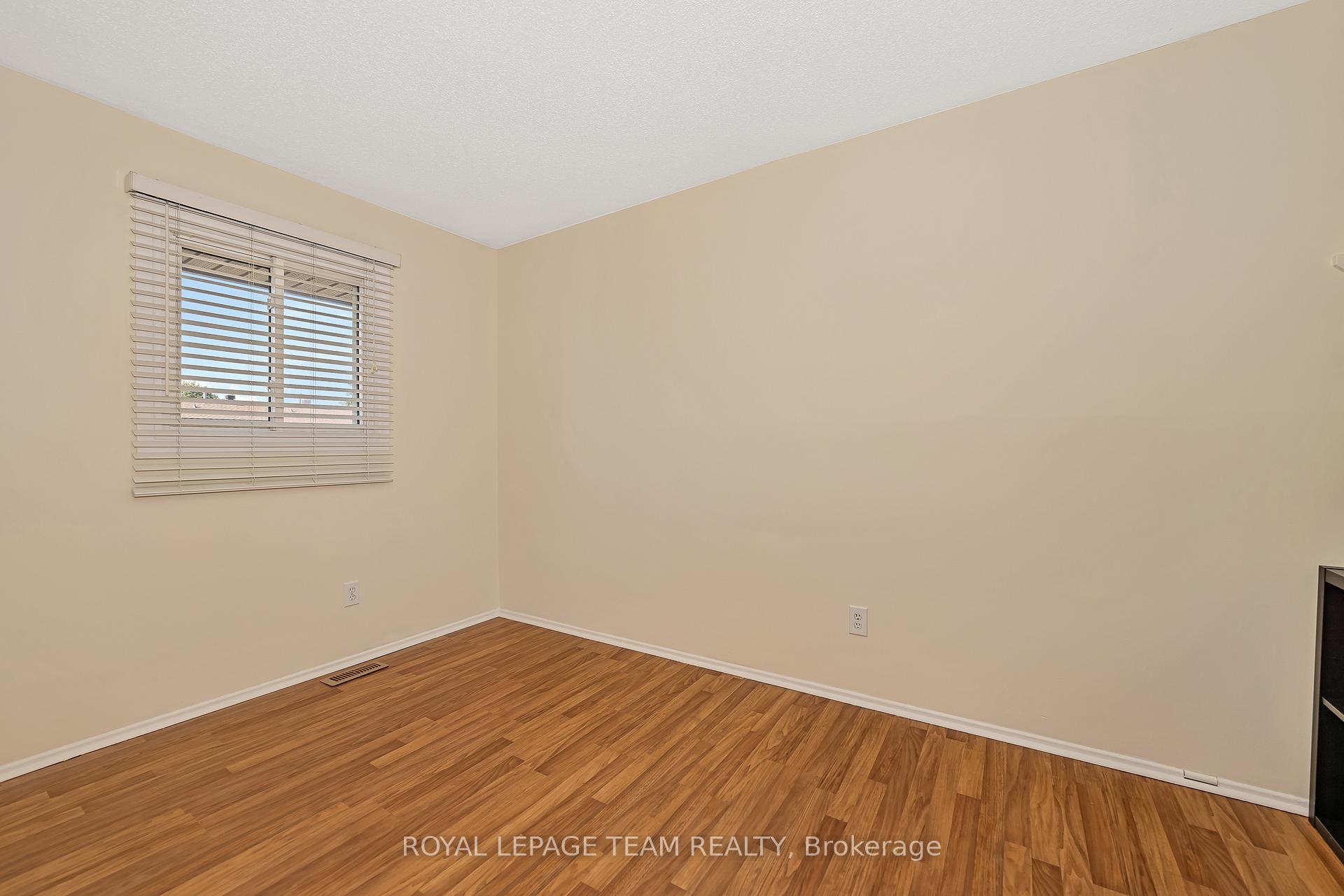 Photo 25 of 1844 Stonehenge Crescent, Ottawa, Pineview — HOMEH