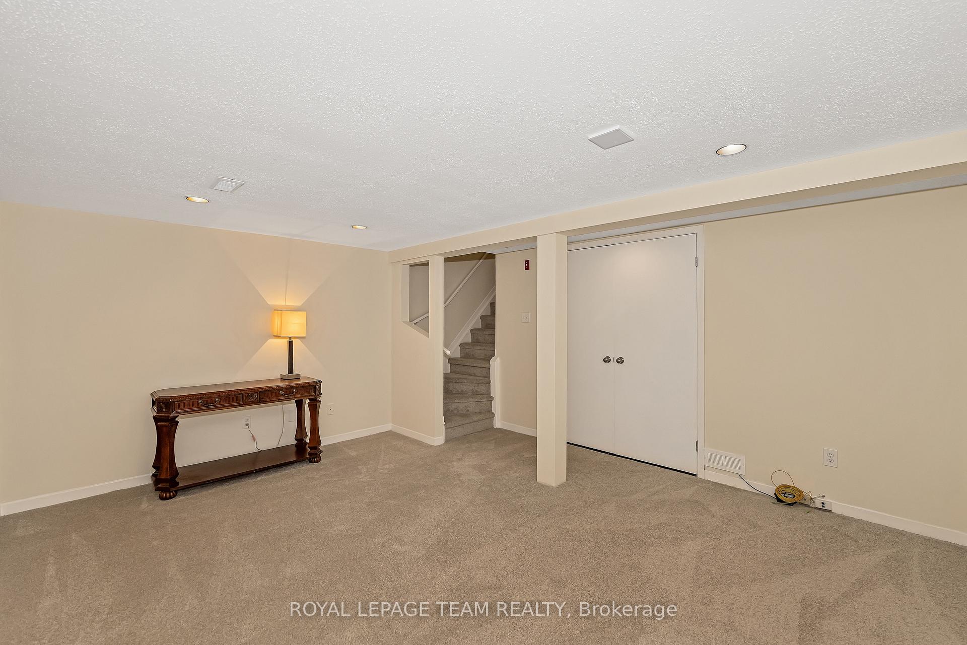Photo 33 of 1844 Stonehenge Crescent, Ottawa, Pineview — HOMEH
