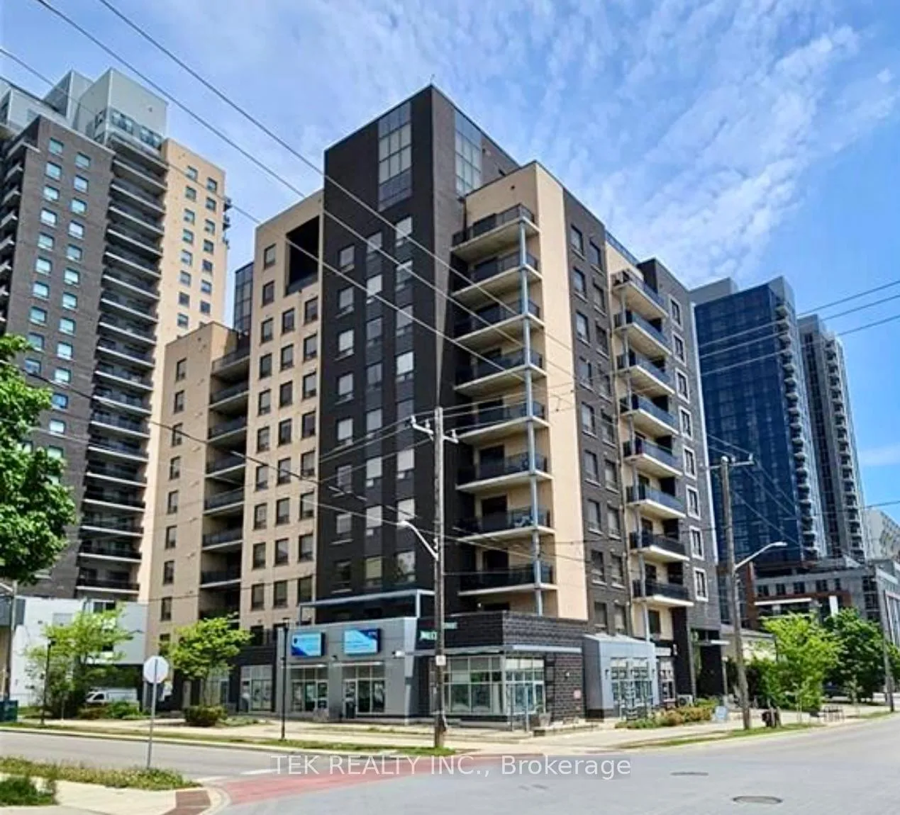 Front of Unit 802, 8 Hickory Street W