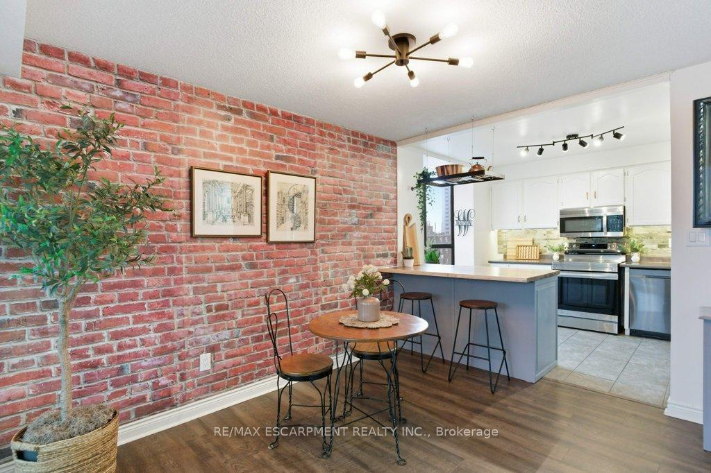 Photo 10 of Unit 701, 432 Main Street, Hamilton, Stinson — HOMEH