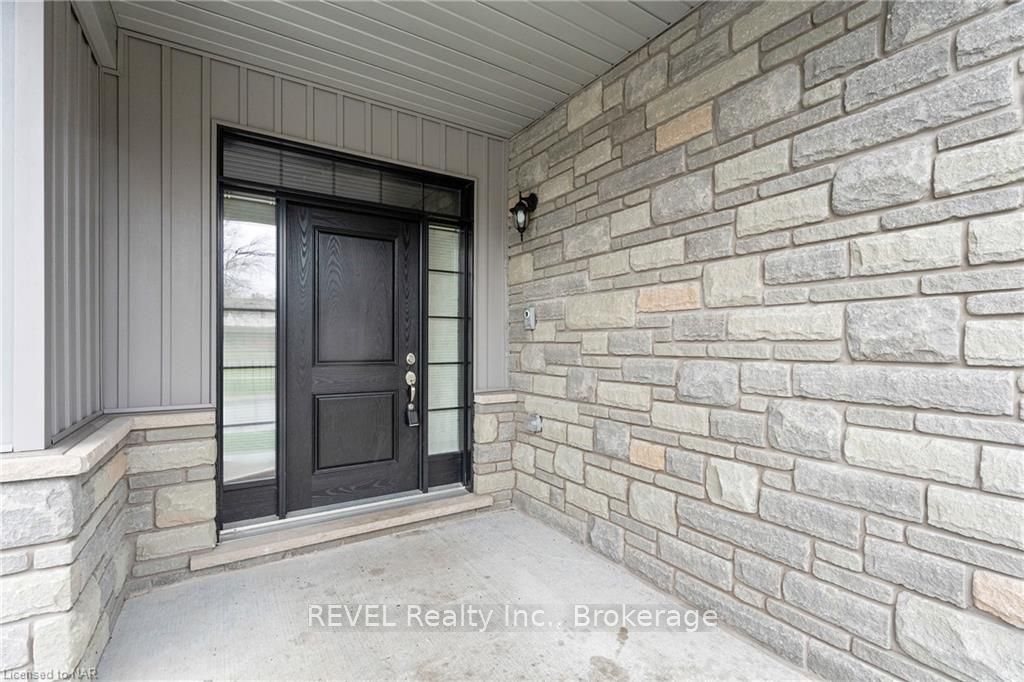 Photo 3 of 135 Borden Trail, Welland, Prince Charles — HOMEH