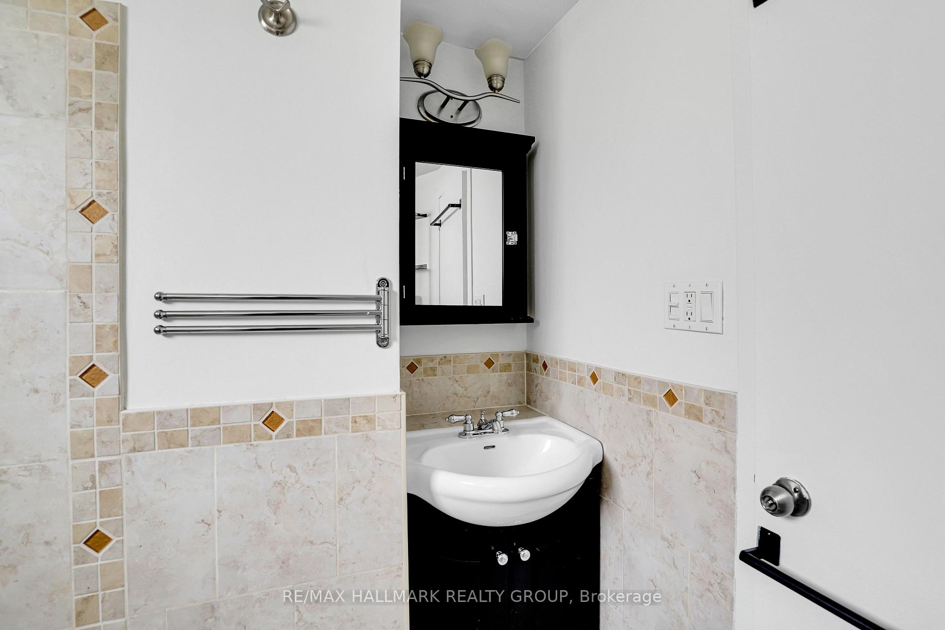 Photo 7 of 1241 Emperor Avenue, Ottawa, Carlington — HOMEH