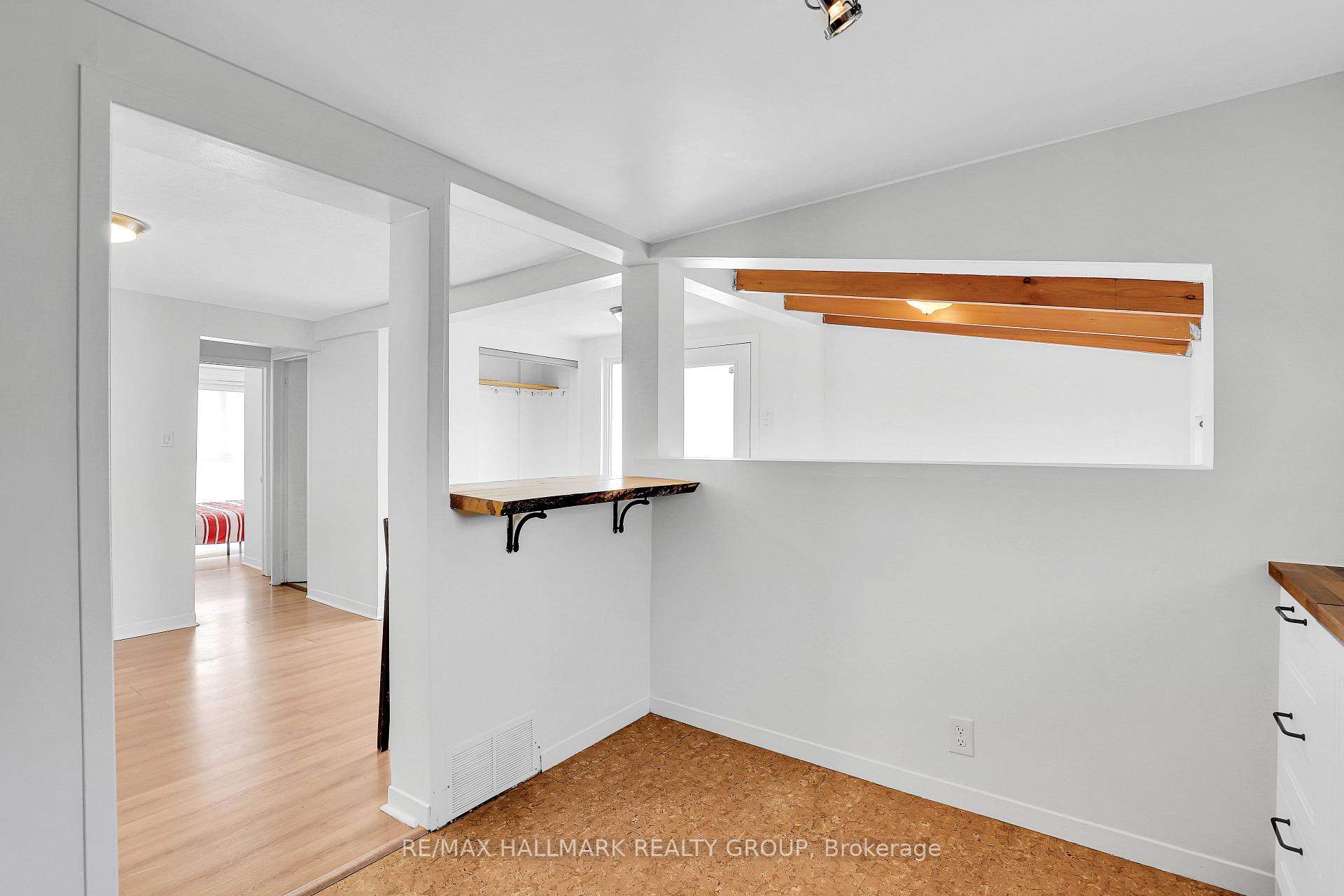 Photo 15 of 1241 Emperor Avenue, Ottawa, Carlington — HOMEH