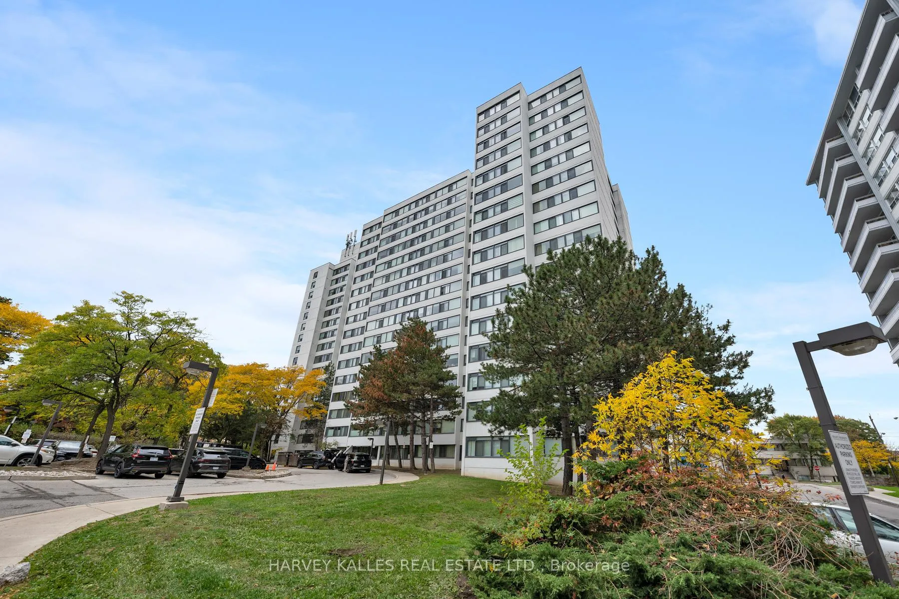 Photo 1 of Unit 1111, 3000 Bathurst Street, Toronto, Englemount-Lawrence — HOMEH