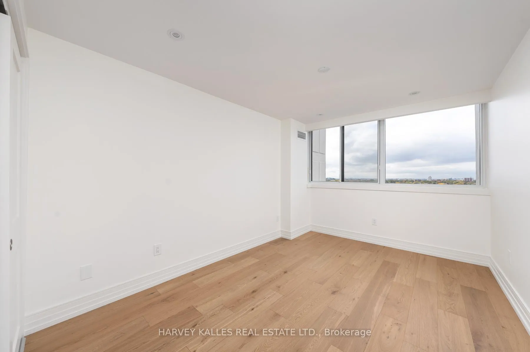 Photo 22 of Unit 1111, 3000 Bathurst Street, Toronto, Englemount-Lawrence — HOMEH