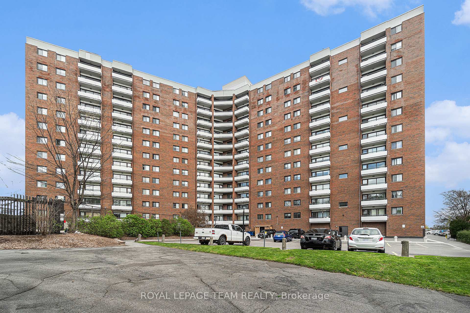 Photo 2 of Unit 706, 20 Chesterton Drive, Ottawa, Borden Farm/Stewart Farm/Carleton Heights/Parkwood Hills — HOMEH