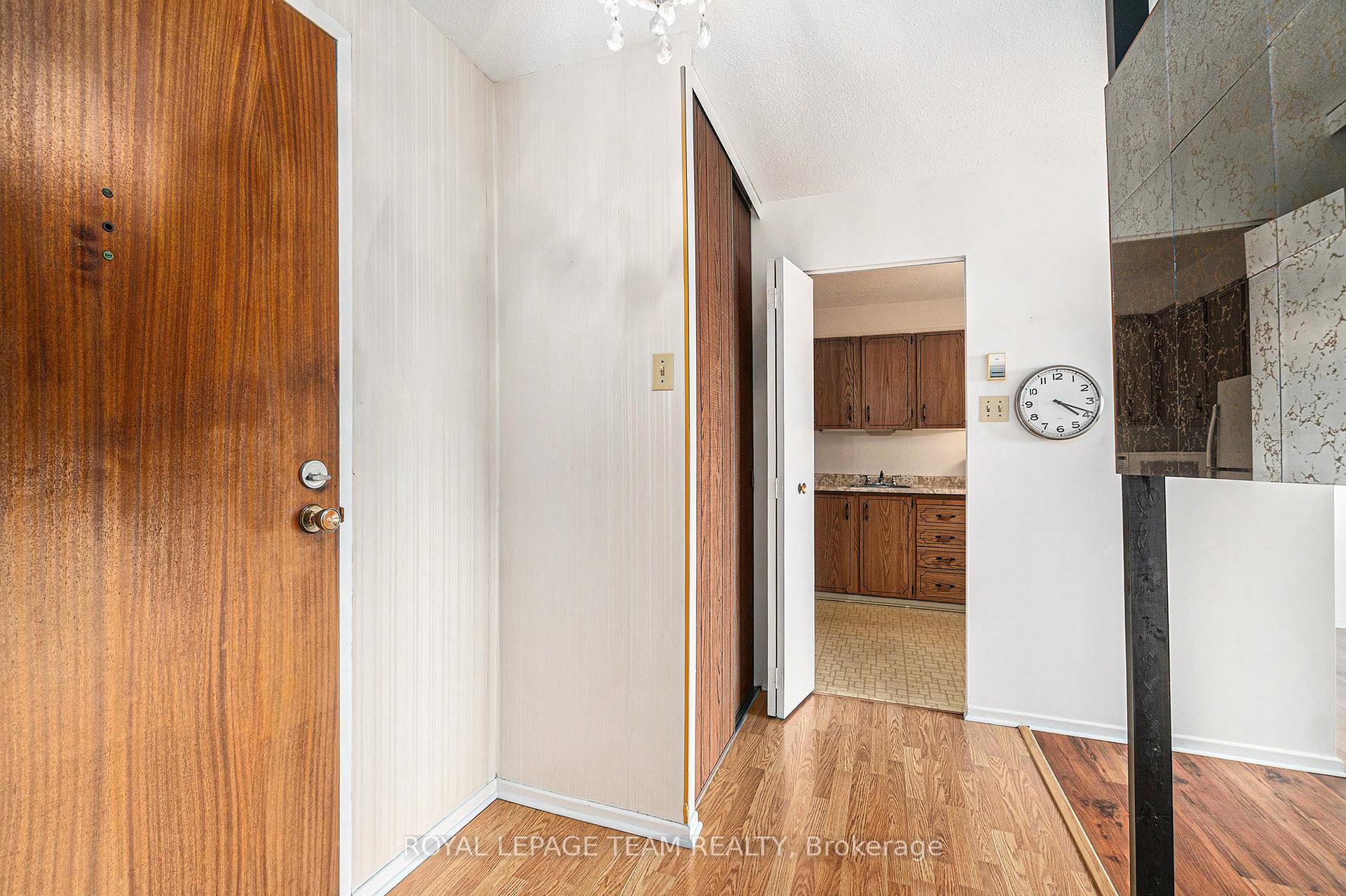 Photo 4 of Unit 706, 20 Chesterton Drive, Ottawa, Borden Farm/Stewart Farm/Carleton Heights/Parkwood Hills — HOMEH