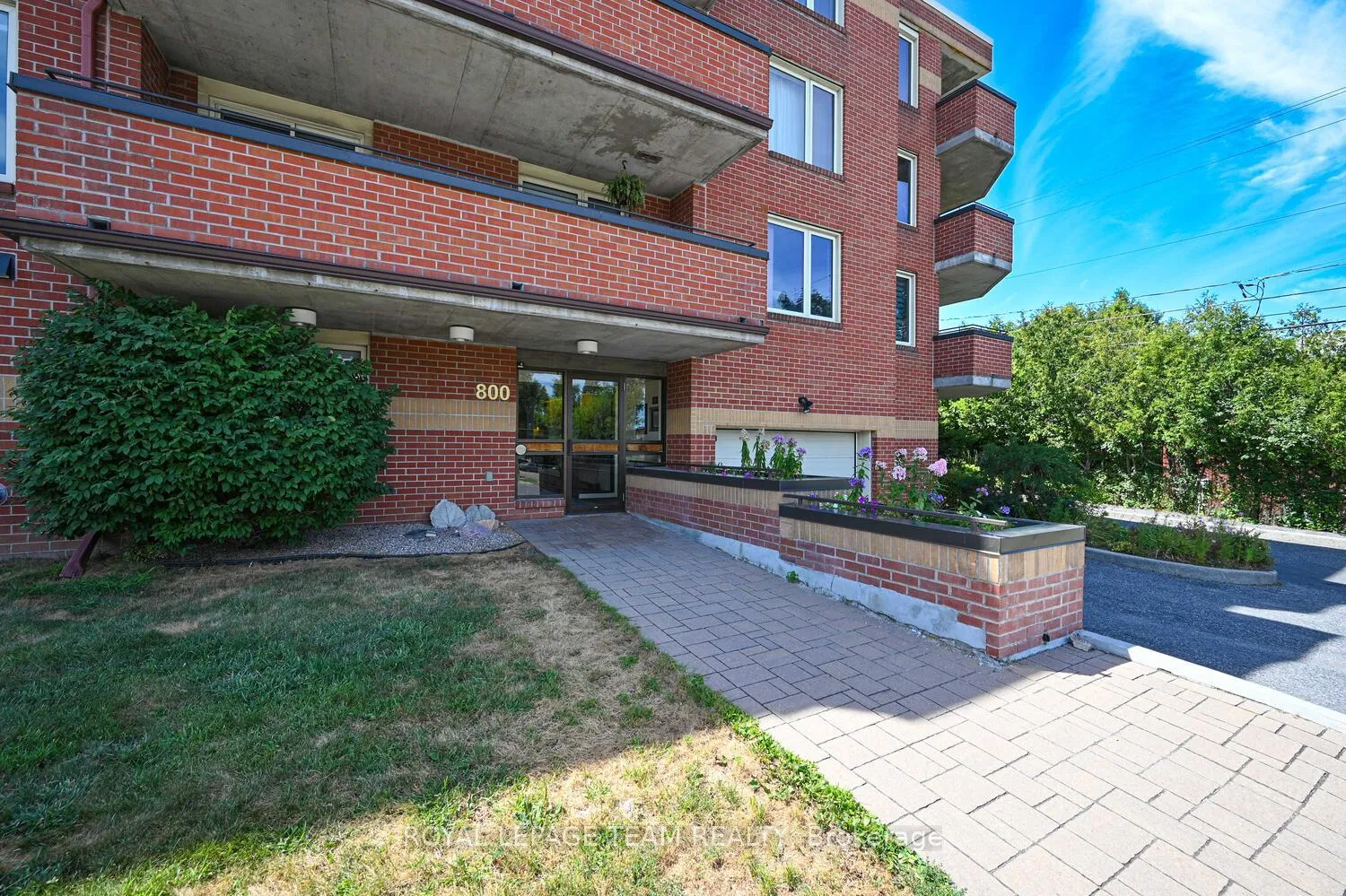 Photo 3 of Unit 403, 800 Mckellar Avenue, Ottawa, Carlingwood — HOMEH