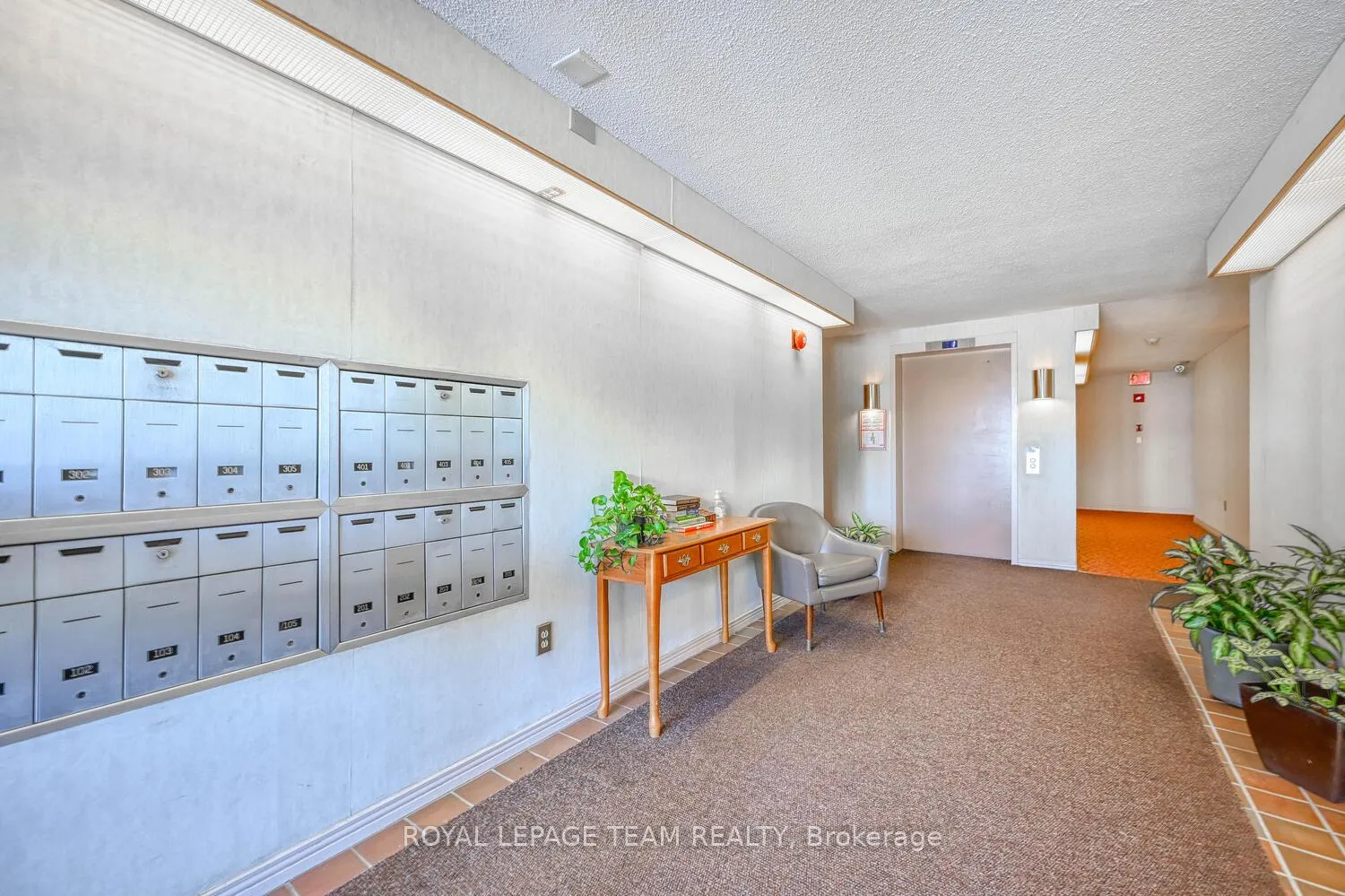 Photo 4 of Unit 403, 800 Mckellar Avenue, Ottawa, Carlingwood — HOMEH