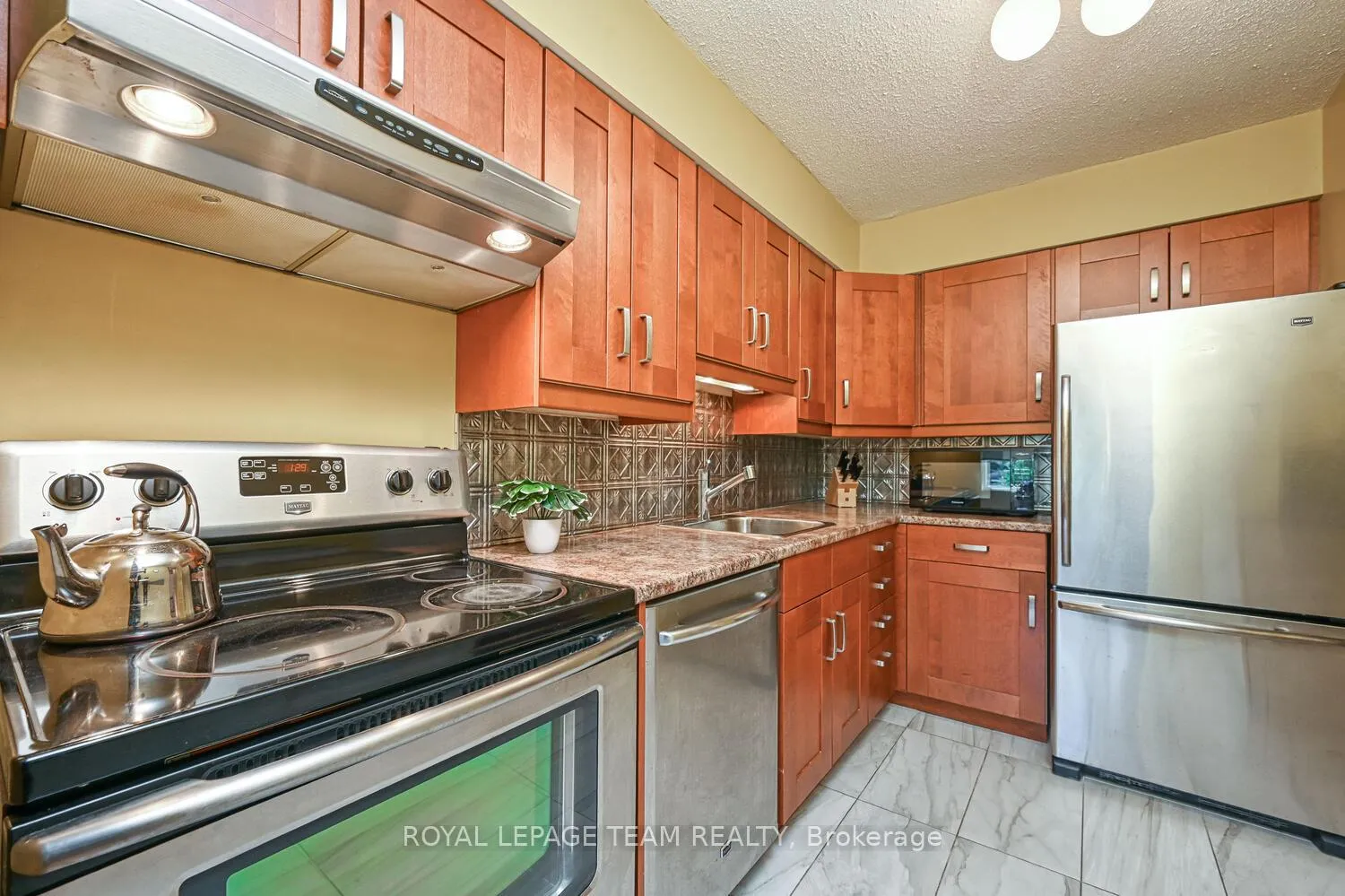 Photo 12 of Unit 403, 800 Mckellar Avenue, Ottawa, Carlingwood — HOMEH