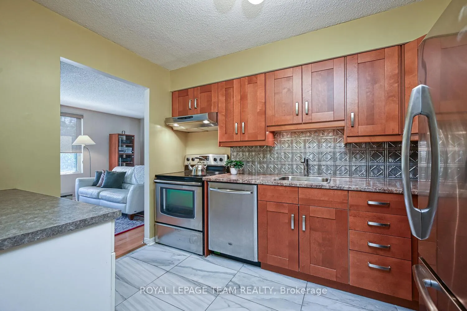 Photo 13 of Unit 403, 800 Mckellar Avenue, Ottawa, Carlingwood — HOMEH