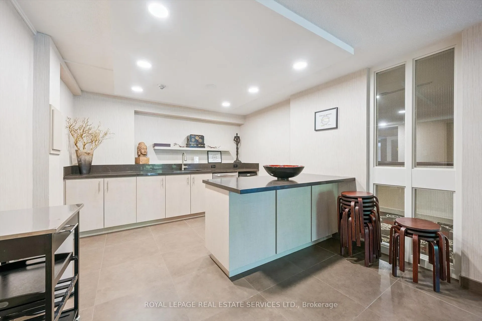 Photo 11 of Unit 613, 1400 Dixie Road, Mississauga, Lakeview — HOMEH