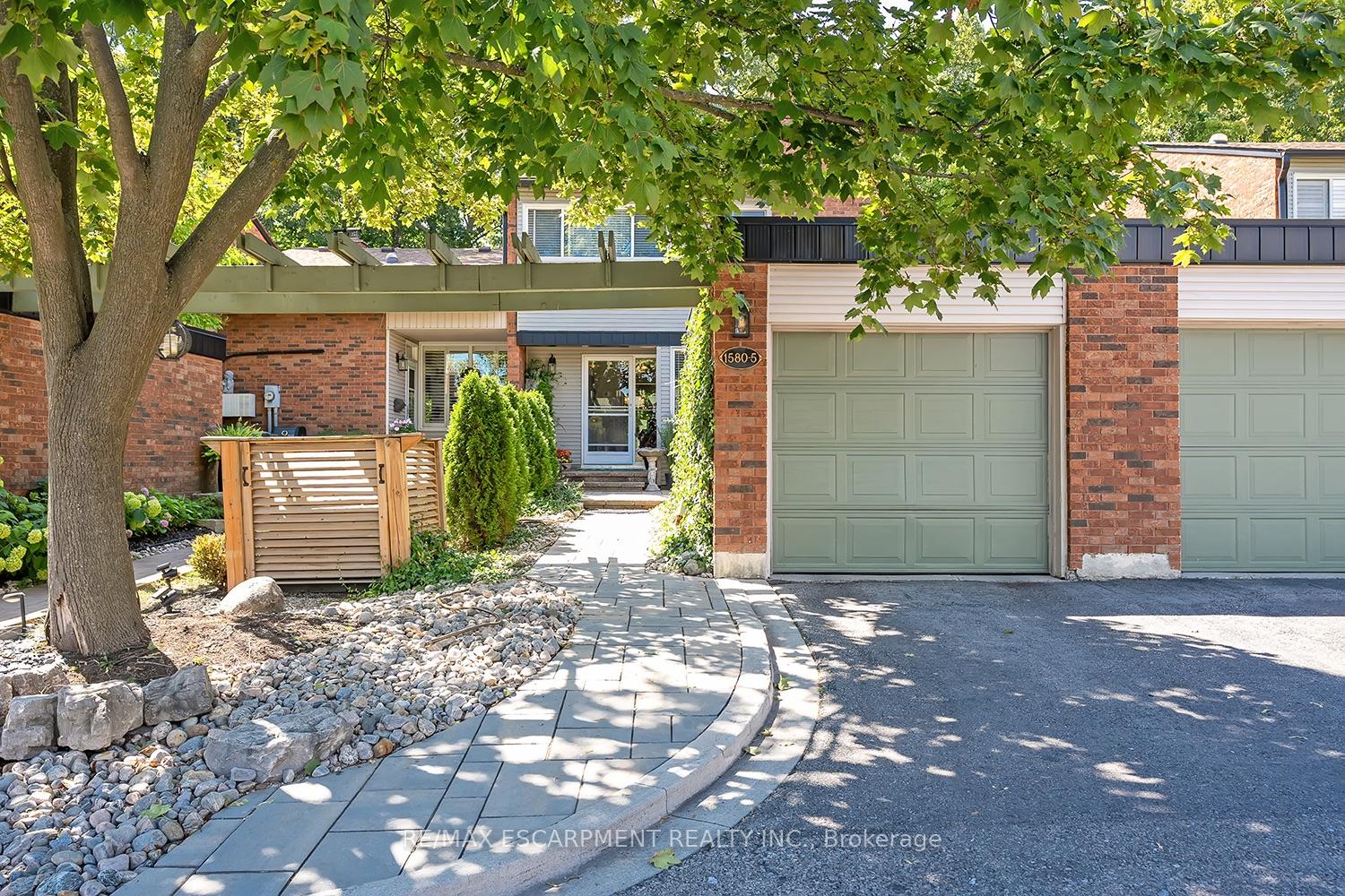 Front of Unit 5, 1580 Kerns Road