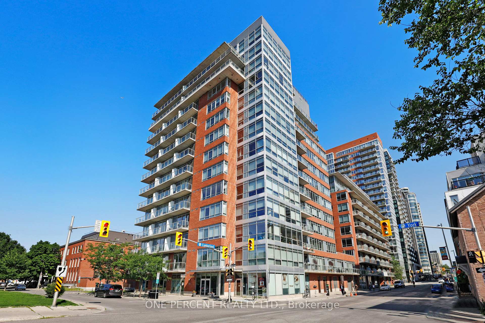 Front of Unit 904, 180 York Street