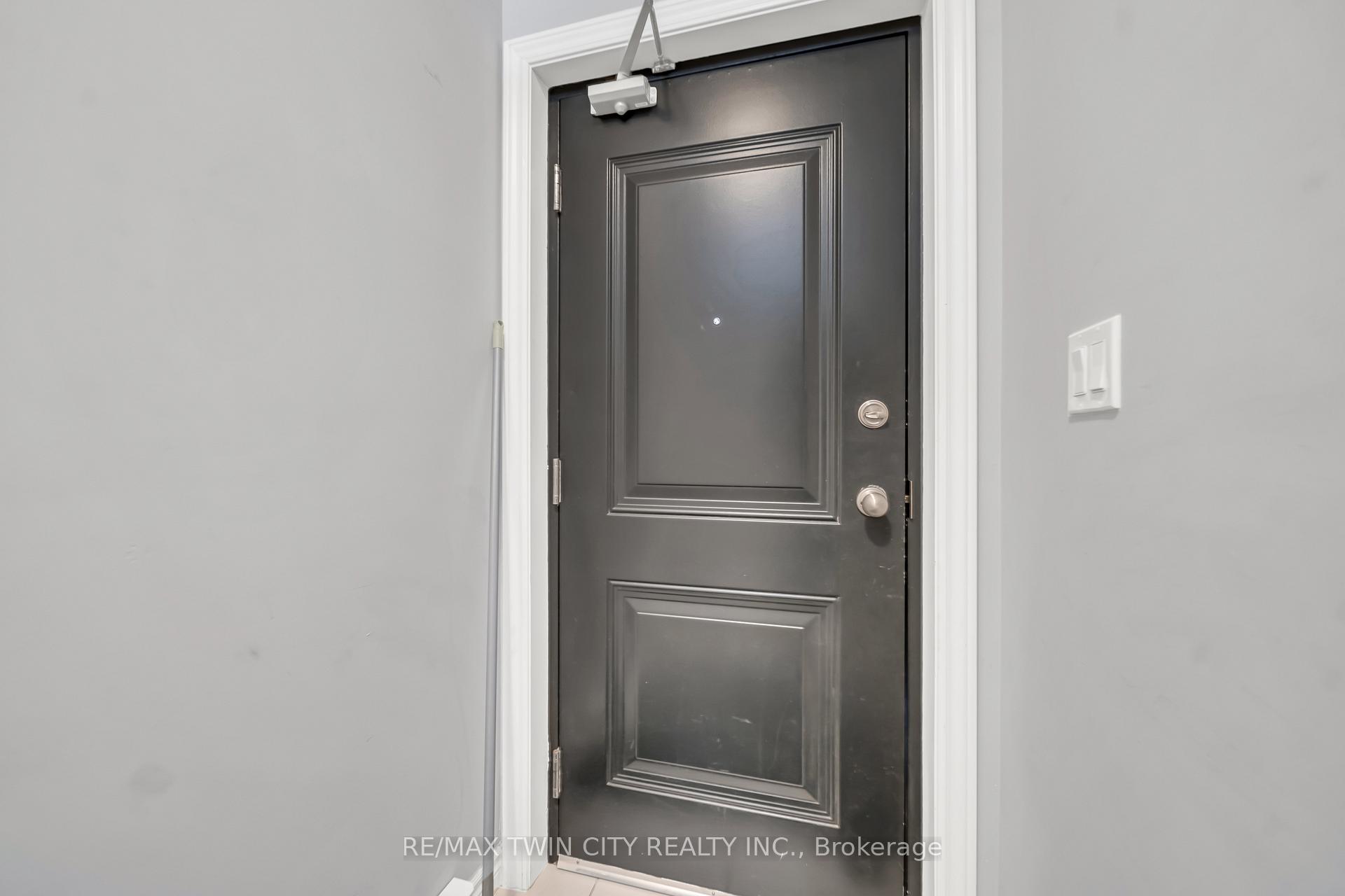Photo 3 of 186 Wheat Lane, Kitchener — HOMEH