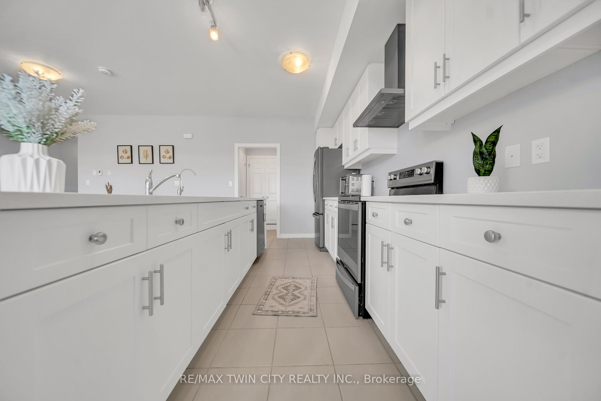 Photo 9 of 186 Wheat Lane, Kitchener — HOMEH