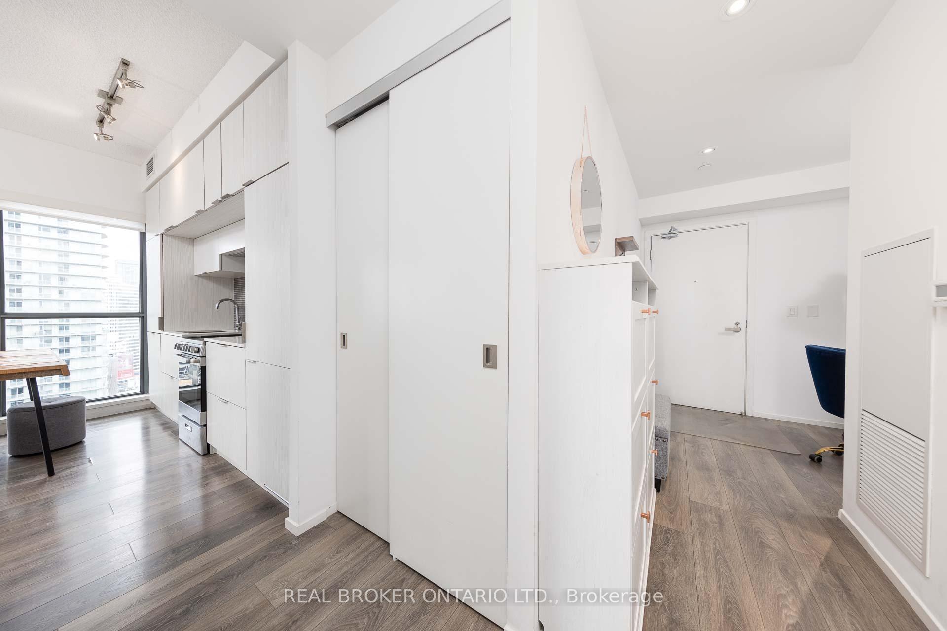 Photo 3 of Unit 2901, 159 Dundas Street E, Toronto, Church-Yonge Corridor — HOMEH