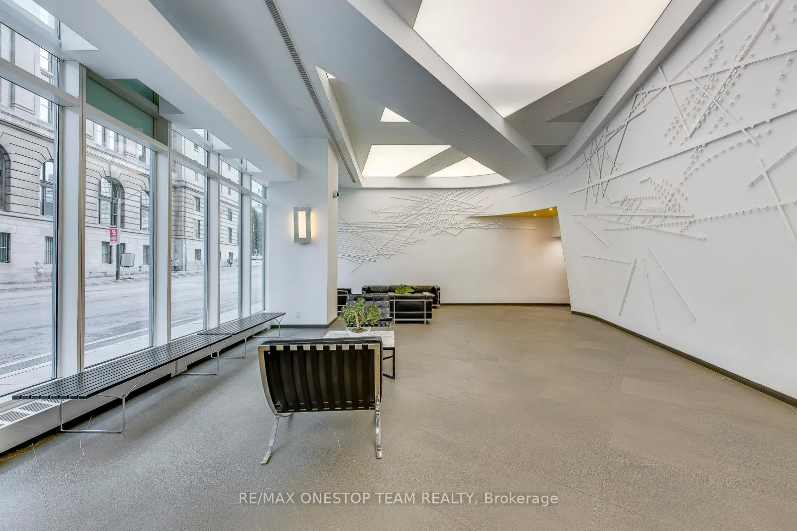 Photo 2 of Unit 3703, 8 The Esplanade, Toronto, Waterfront Communities — HOMEH