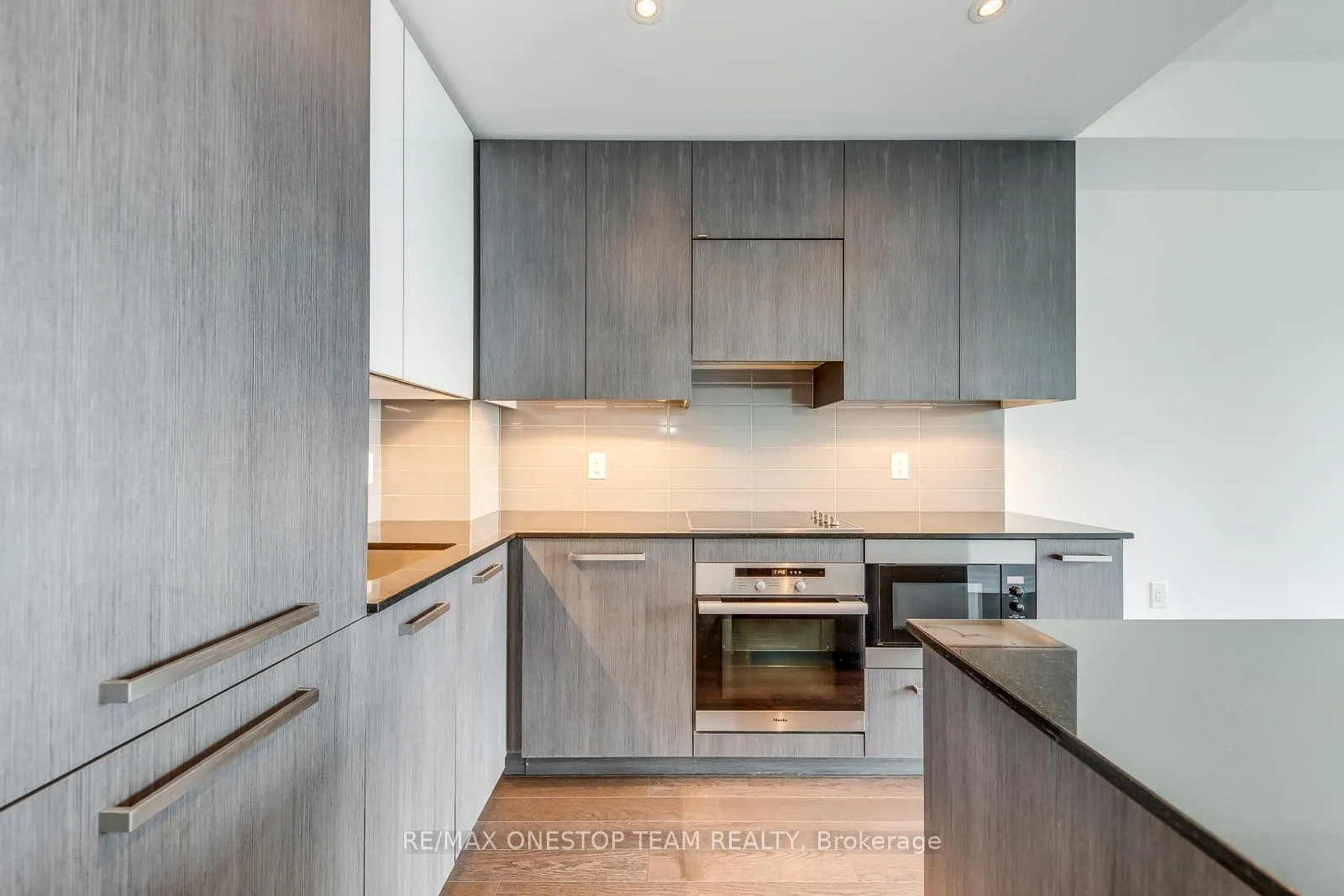 Photo 3 of Unit 3703, 8 The Esplanade, Toronto, Waterfront Communities — HOMEH