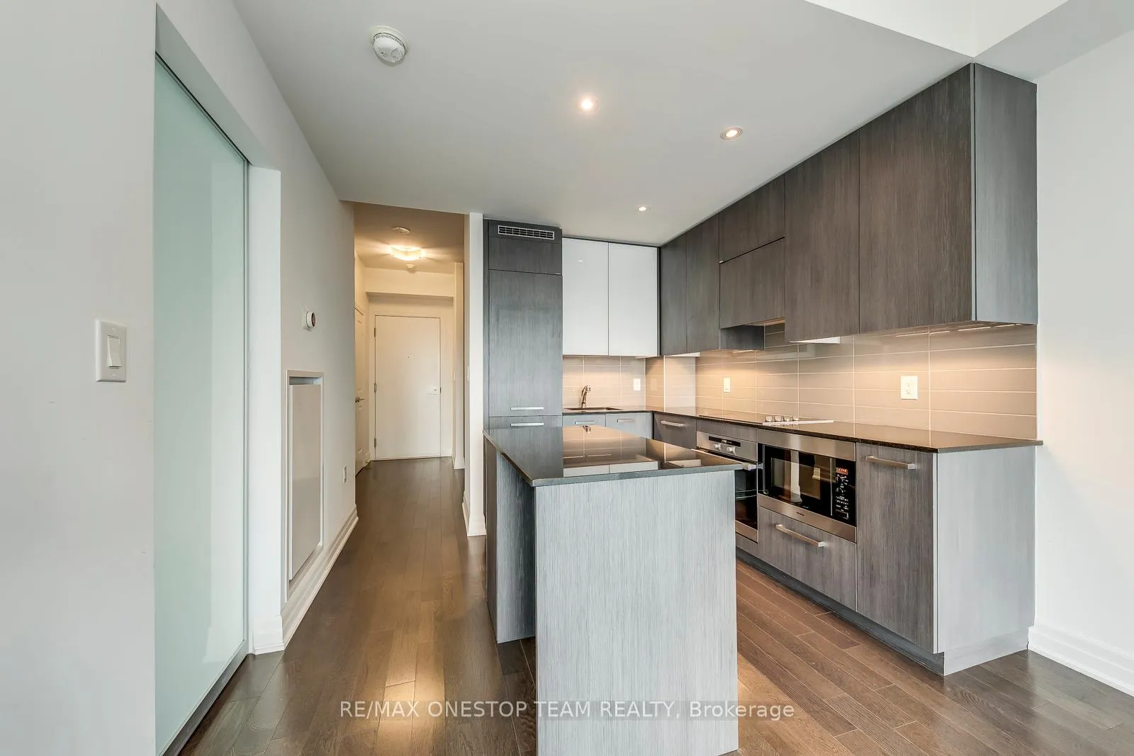 Photo 4 of Unit 3703, 8 The Esplanade, Toronto, Waterfront Communities — HOMEH