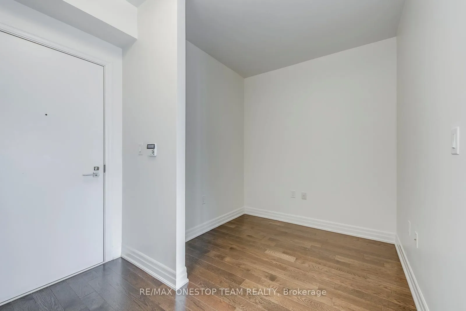 Photo 5 of Unit 3703, 8 The Esplanade, Toronto, Waterfront Communities — HOMEH
