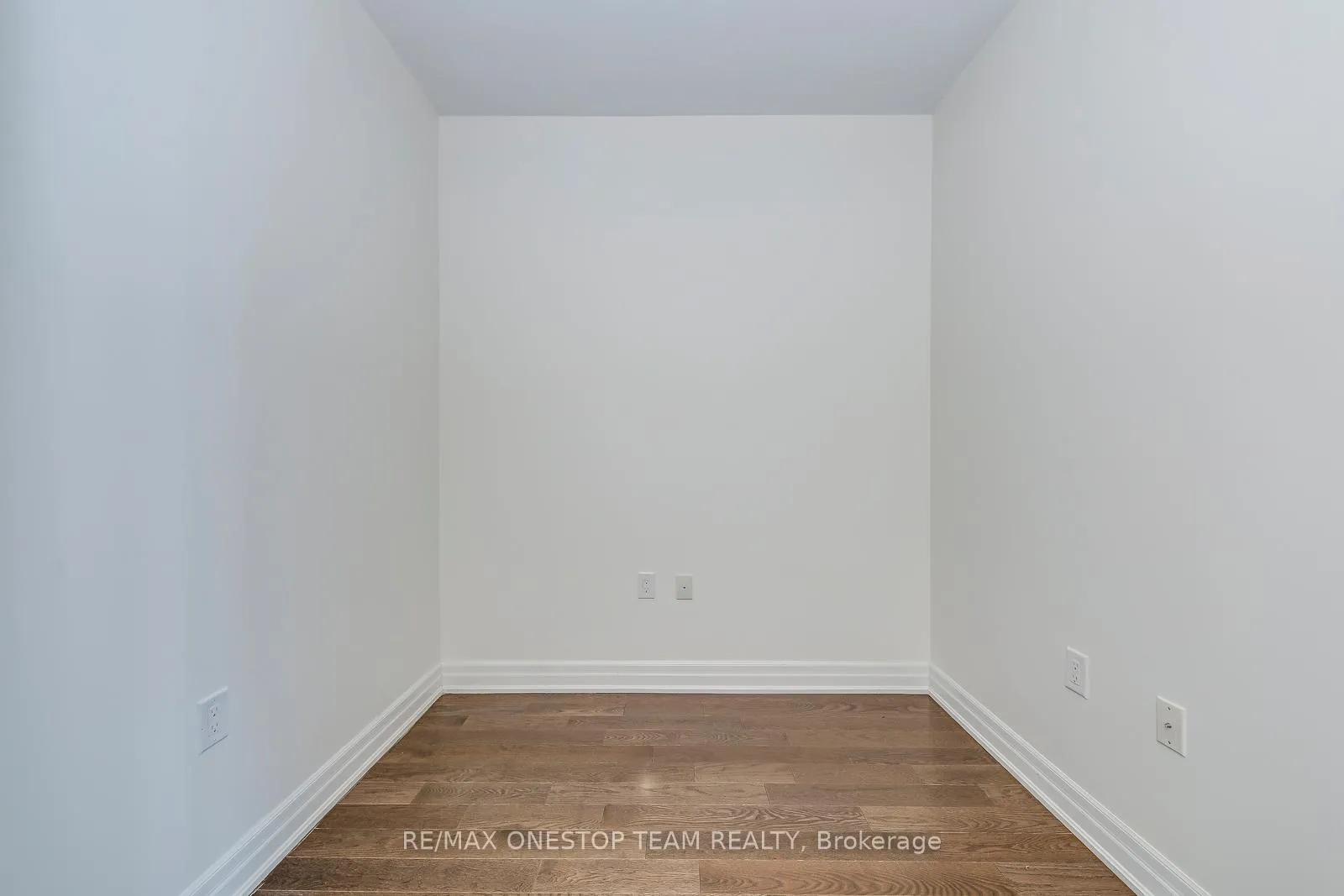 Photo 6 of Unit 3703, 8 The Esplanade, Toronto, Waterfront Communities — HOMEH