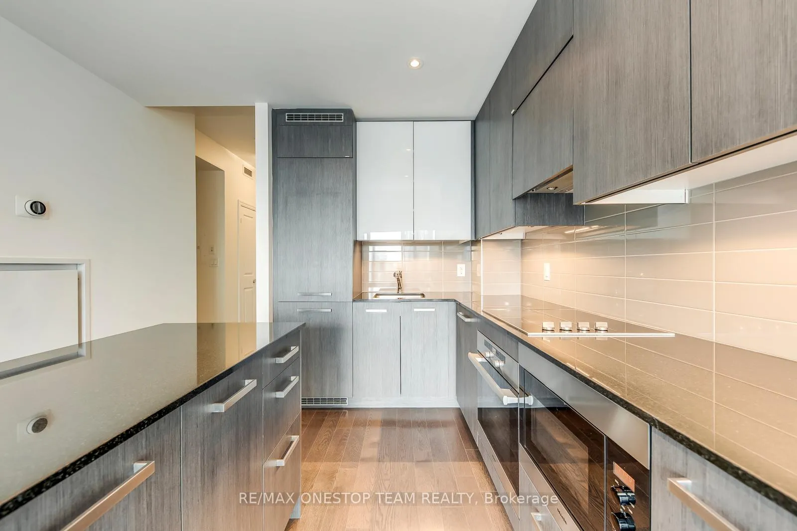 Photo 7 of Unit 3703, 8 The Esplanade, Toronto, Waterfront Communities — HOMEH