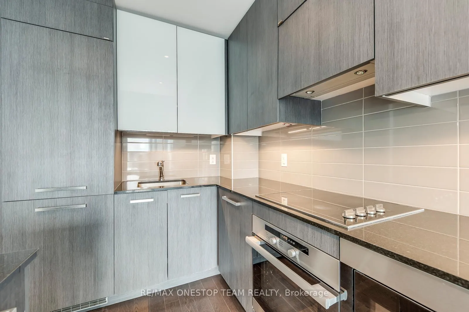 Photo 8 of Unit 3703, 8 The Esplanade, Toronto, Waterfront Communities — HOMEH