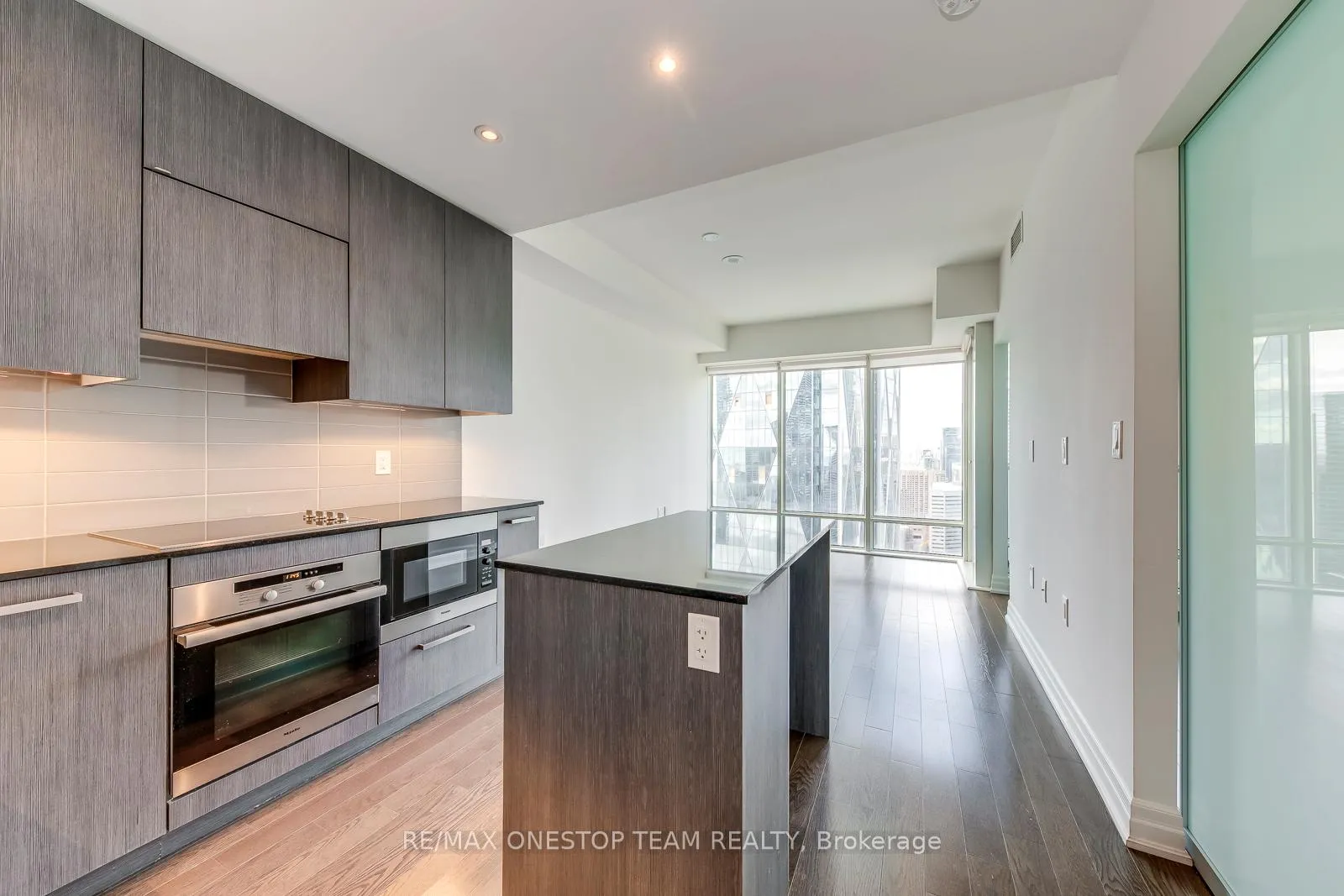 Photo 9 of Unit 3703, 8 The Esplanade, Toronto, Waterfront Communities — HOMEH
